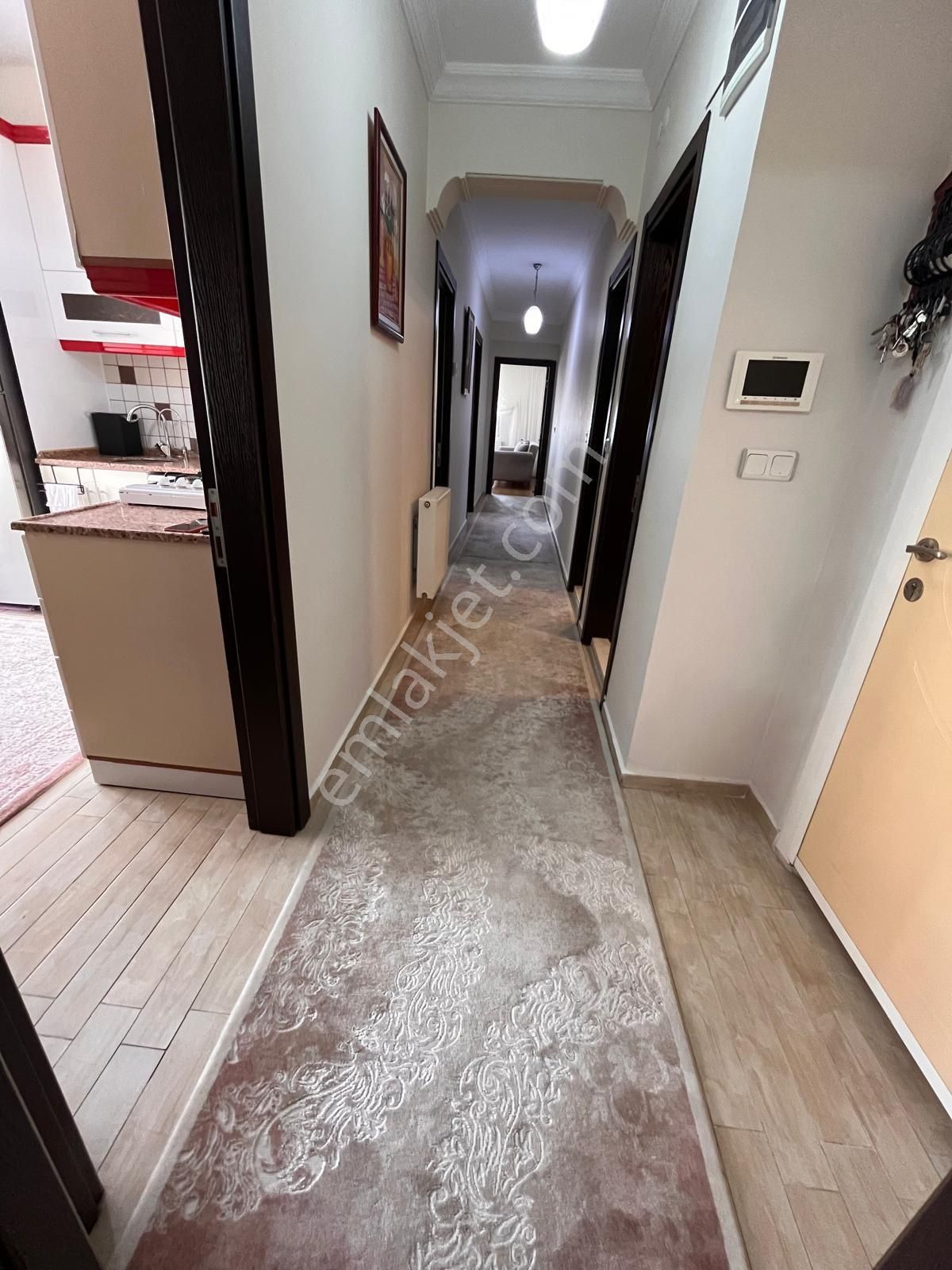 Bozyakada Genç Binada 3+1 135m2 Arakat Otoparklı Asansörlü Köşe Daire - Görsel 18