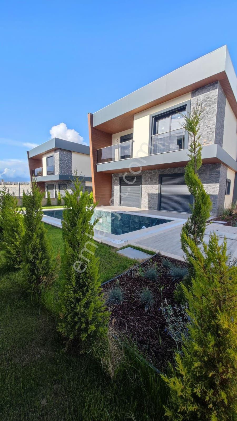 Karaovada Acill Satılık Müstakil Özel Havuzlu Fırsat Villa - Görsel 2