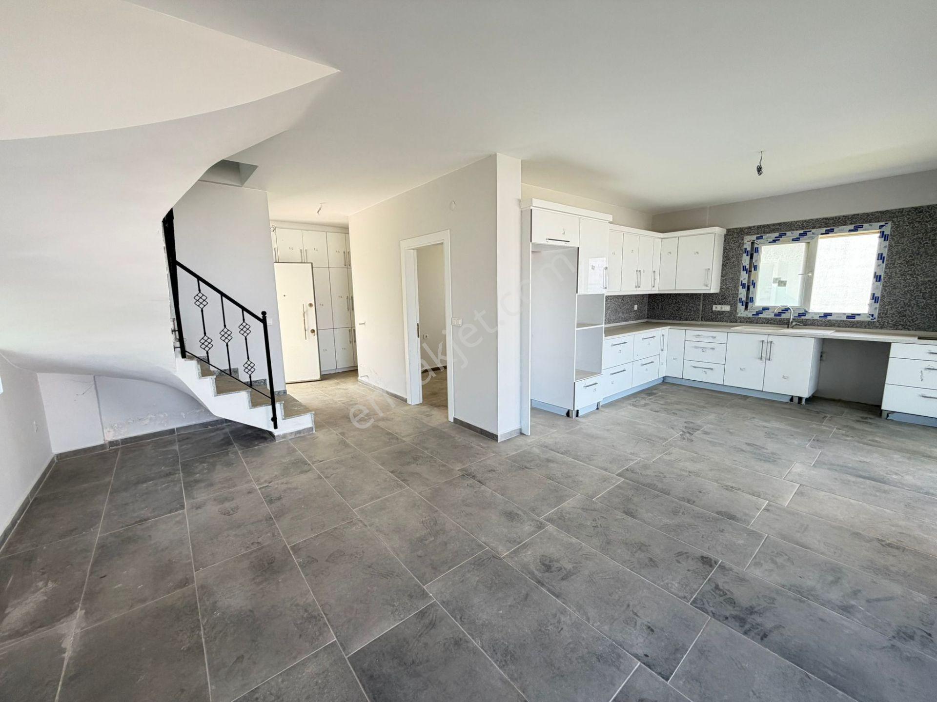 Mordoğan Ardıç Mevkii'nde Gülkent Sitesi'nde 5+1 Müstakil Villa - Görsel 9