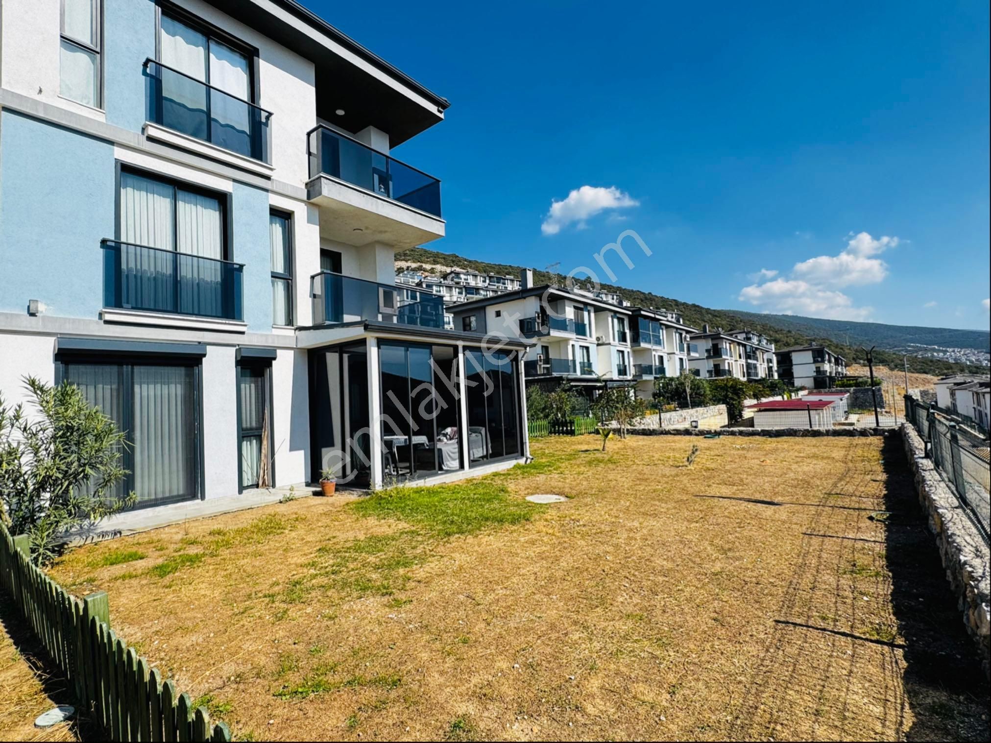 Akbükte Satılık 2+1 Geniş Bahçeli Daire - Görsel 8