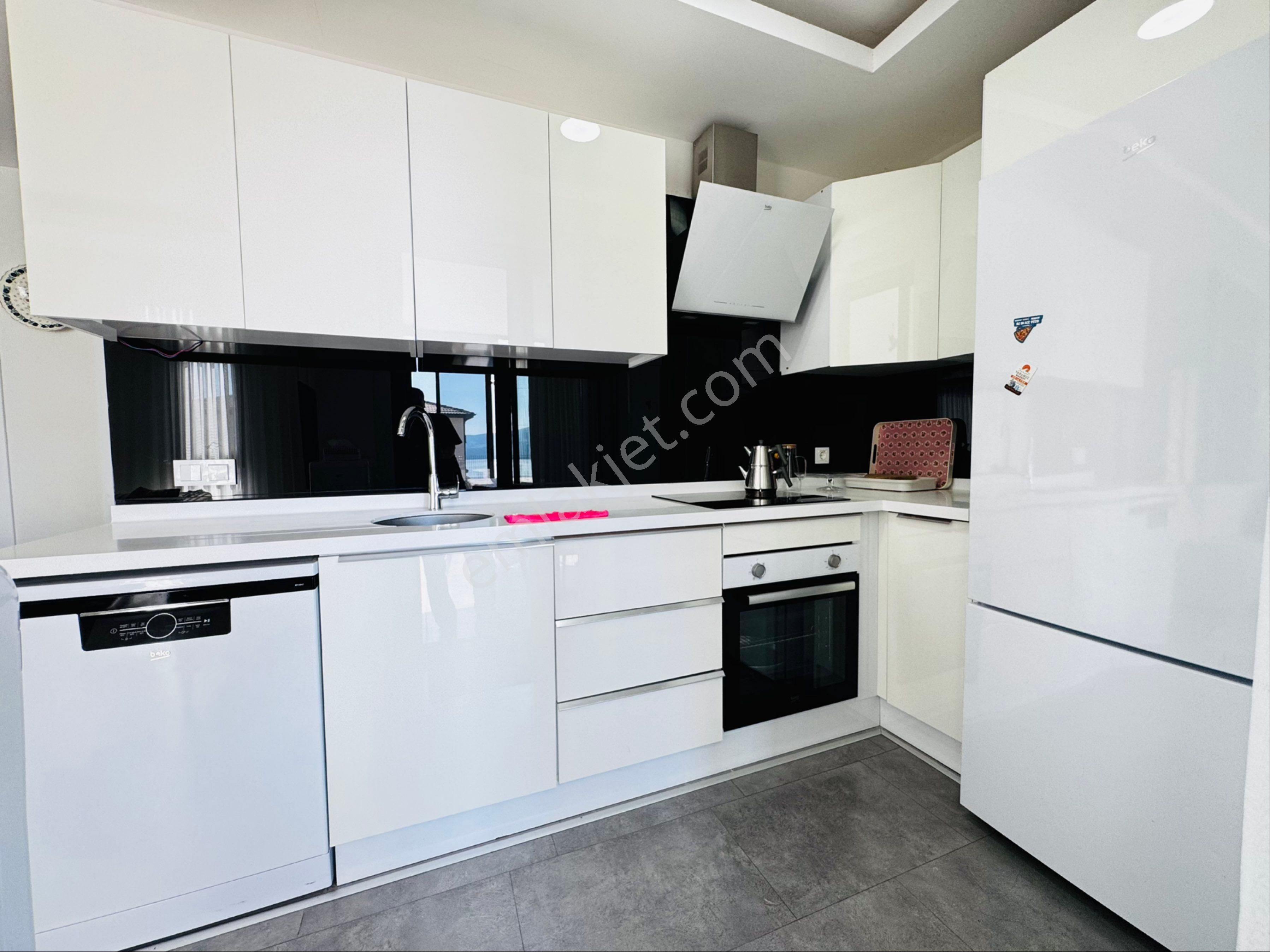 Akbükte Satılık 2+1 Geniş Bahçeli Daire - Görsel 19