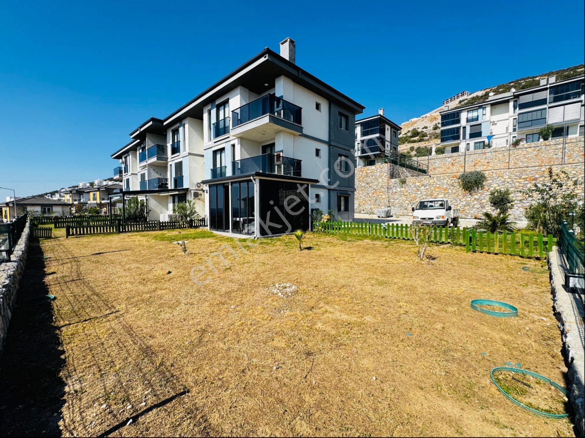 Akbükte Satılık 2+1 Geniş Bahçeli Daire - Görsel 6