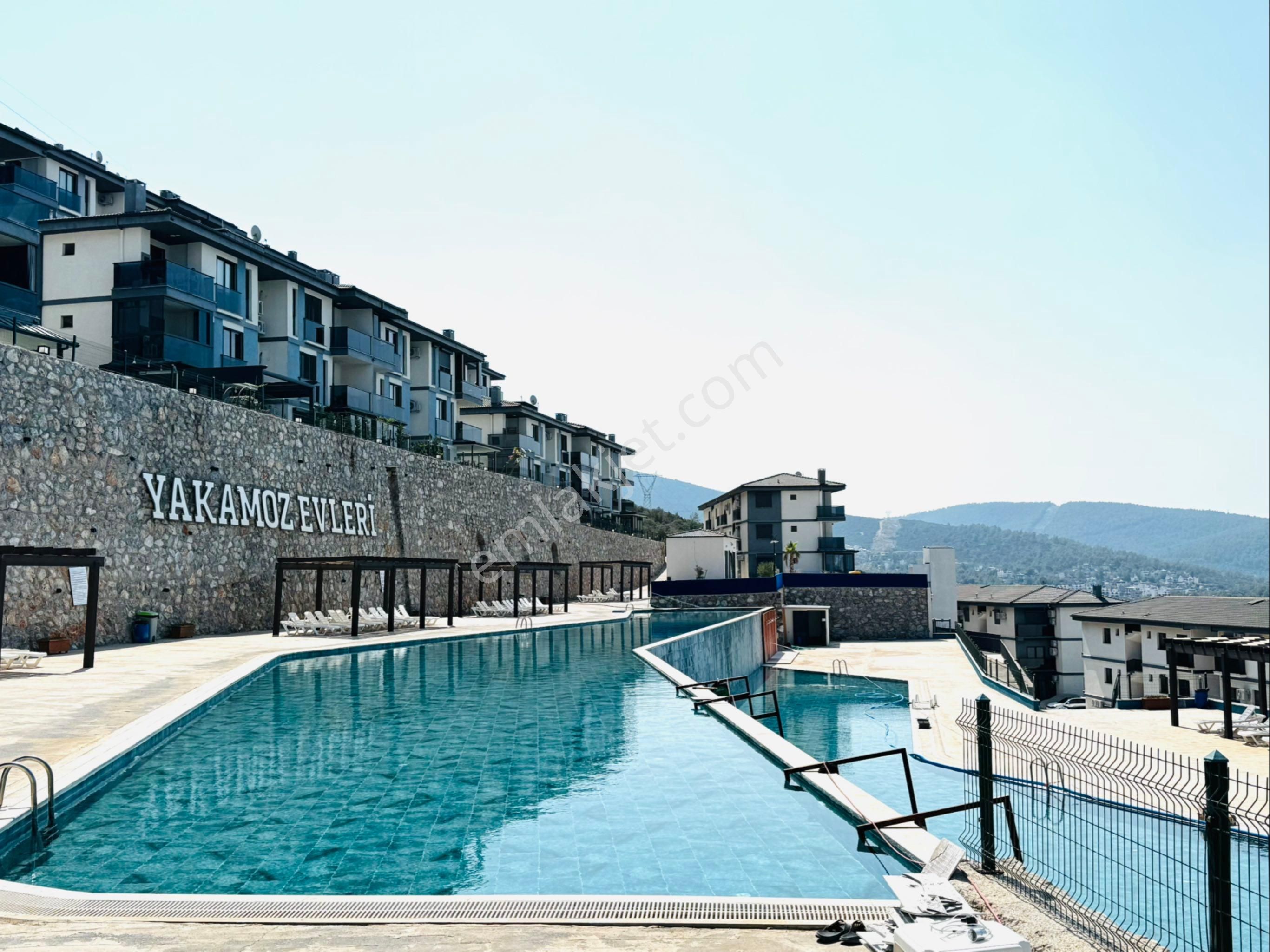 Akbükte Satılık 2+1 Geniş Bahçeli Daire - Görsel 35