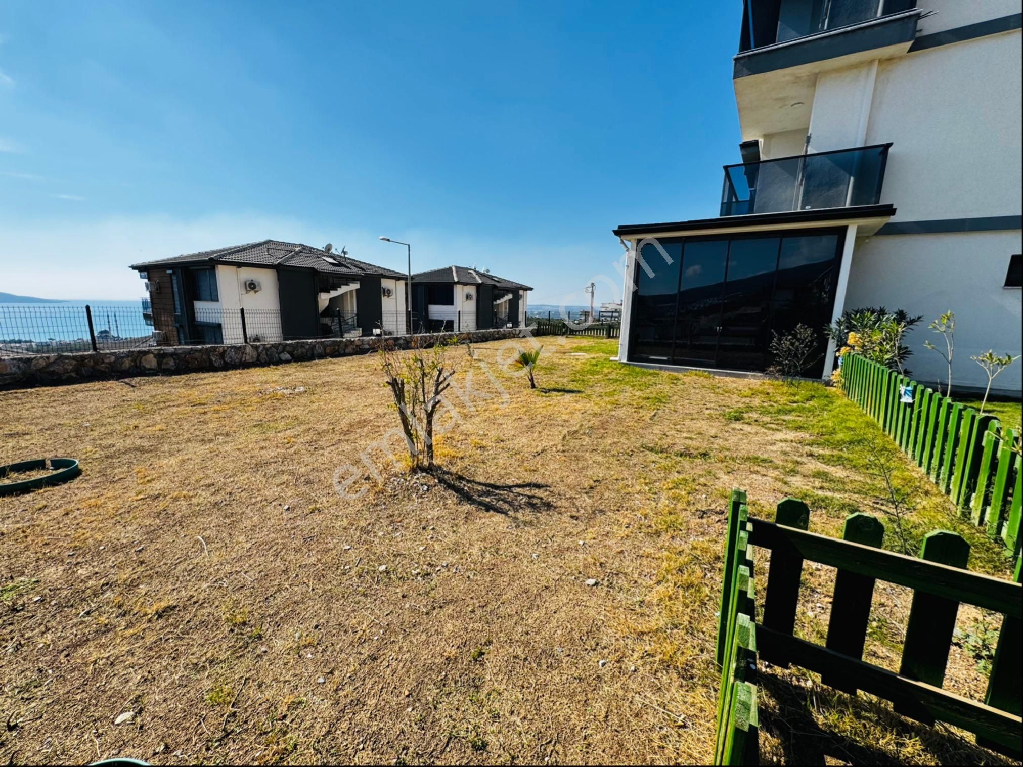 Akbükte Satılık 2+1 Geniş Bahçeli Daire - Görsel 3