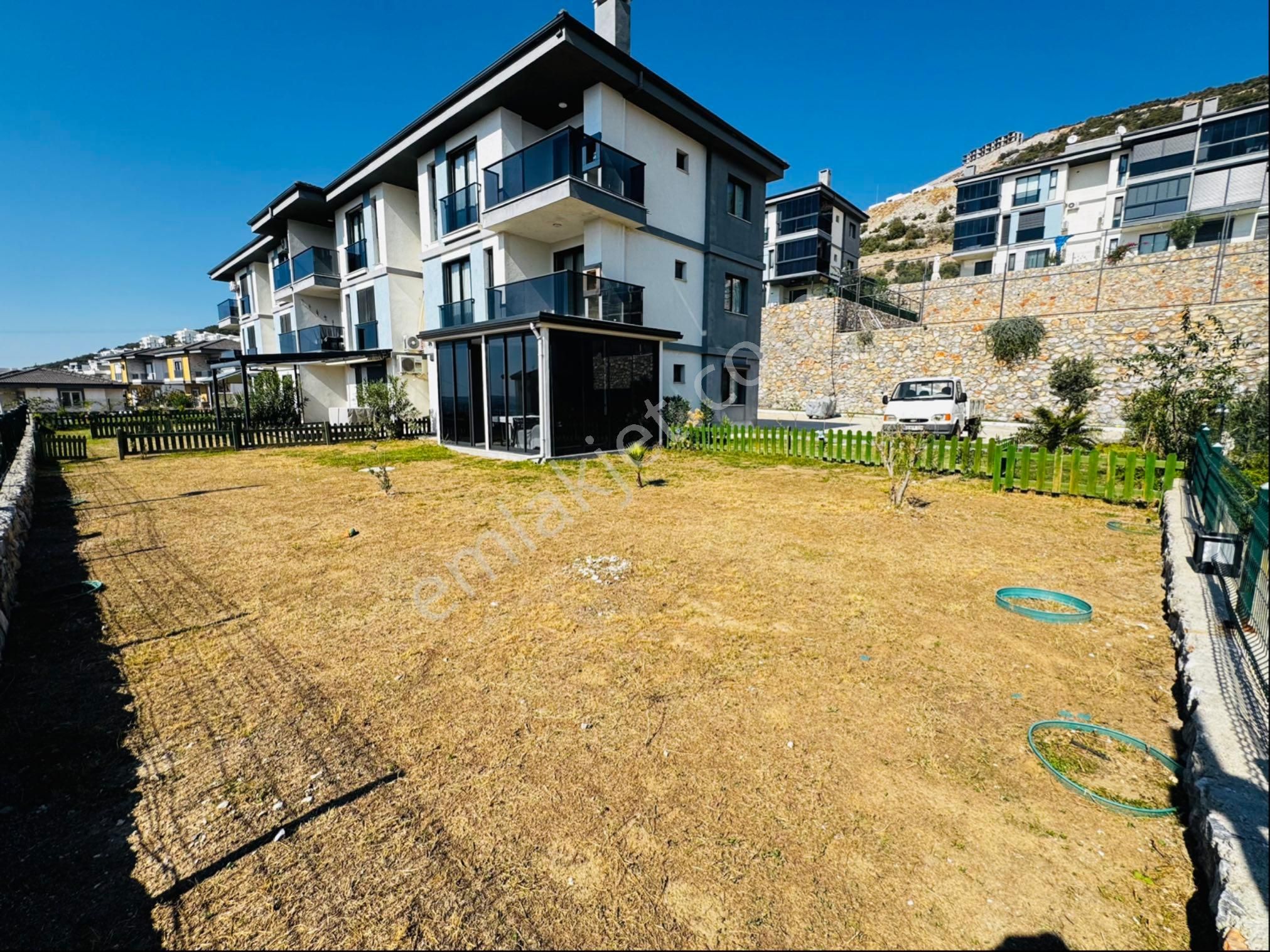 Akbükte Satılık 2+1 Geniş Bahçeli Daire - Görsel 5