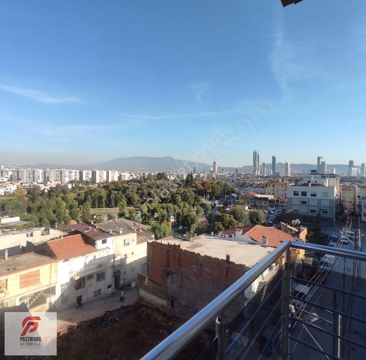 Bayraklı Sevgi Yoluna Yakın Konumda Satılık 3+1 Daire