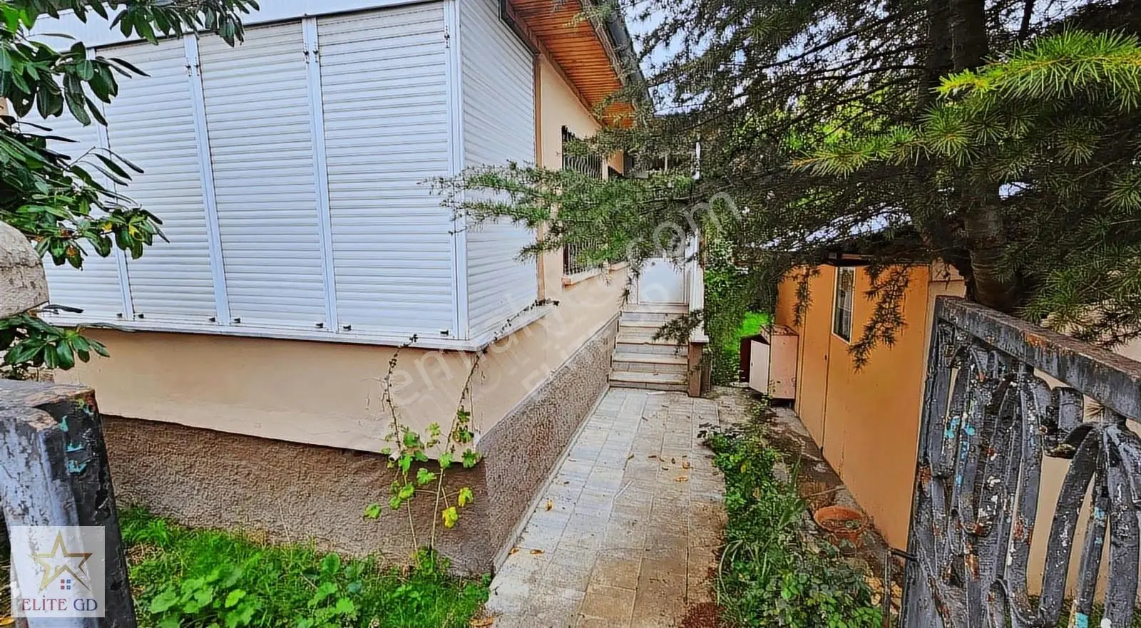 Düzce Merkez Çay Mah. 280 M2 Arsa Üzerinde Müstakil Ev