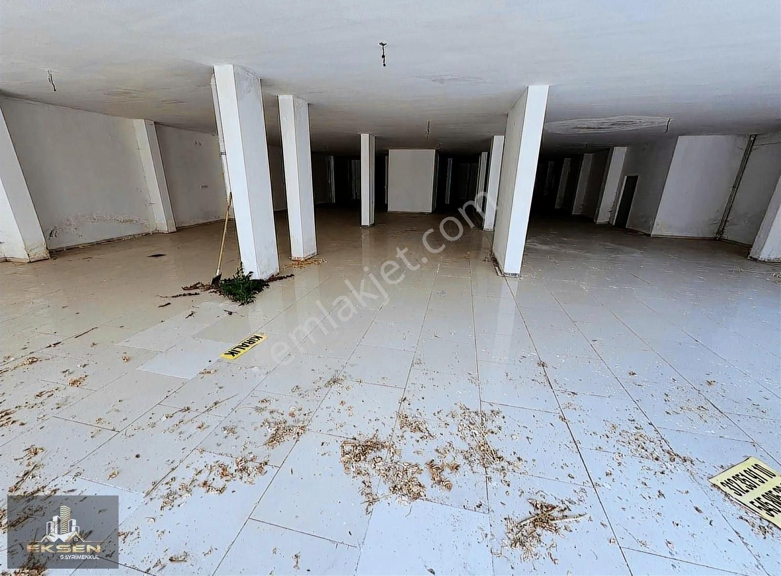 Keçiören'de Cadde Üzeri Geniş M² Li Kiralık Dükkan