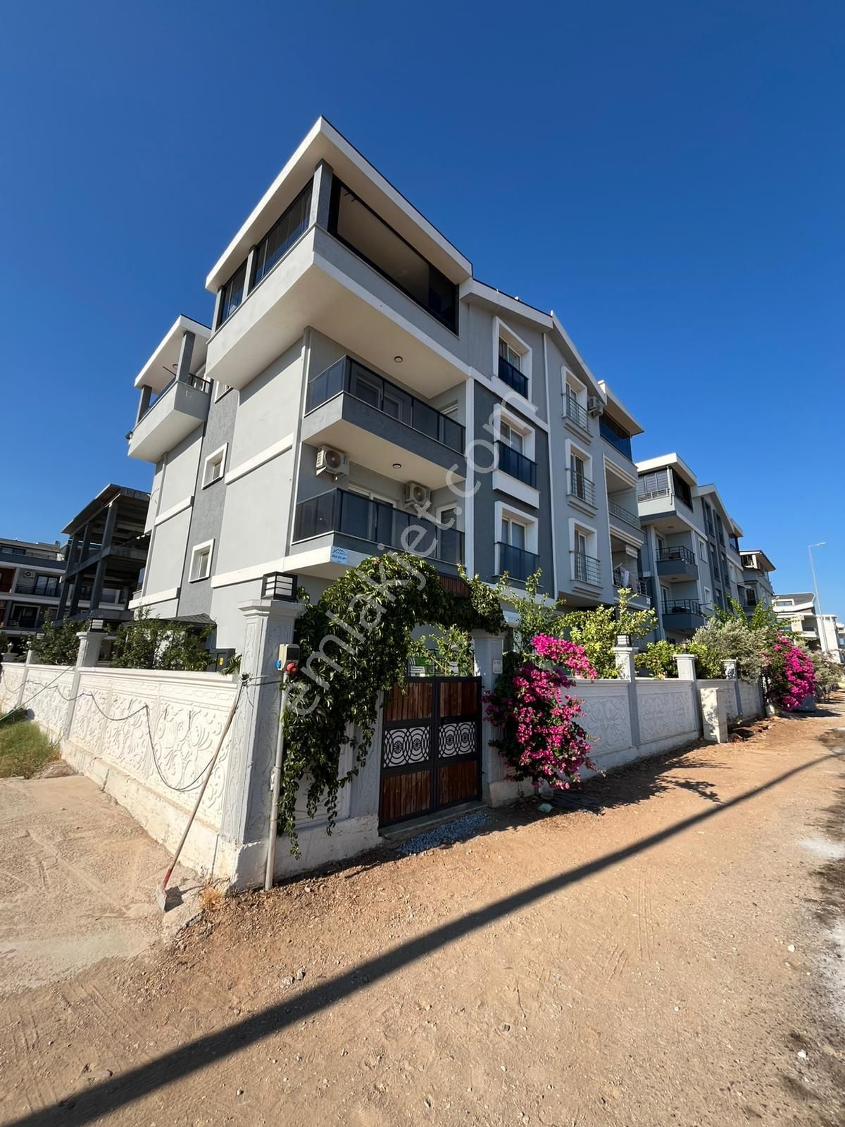 Didim Merkezde Satılık Sıfır 1.kat 1+1 Daire