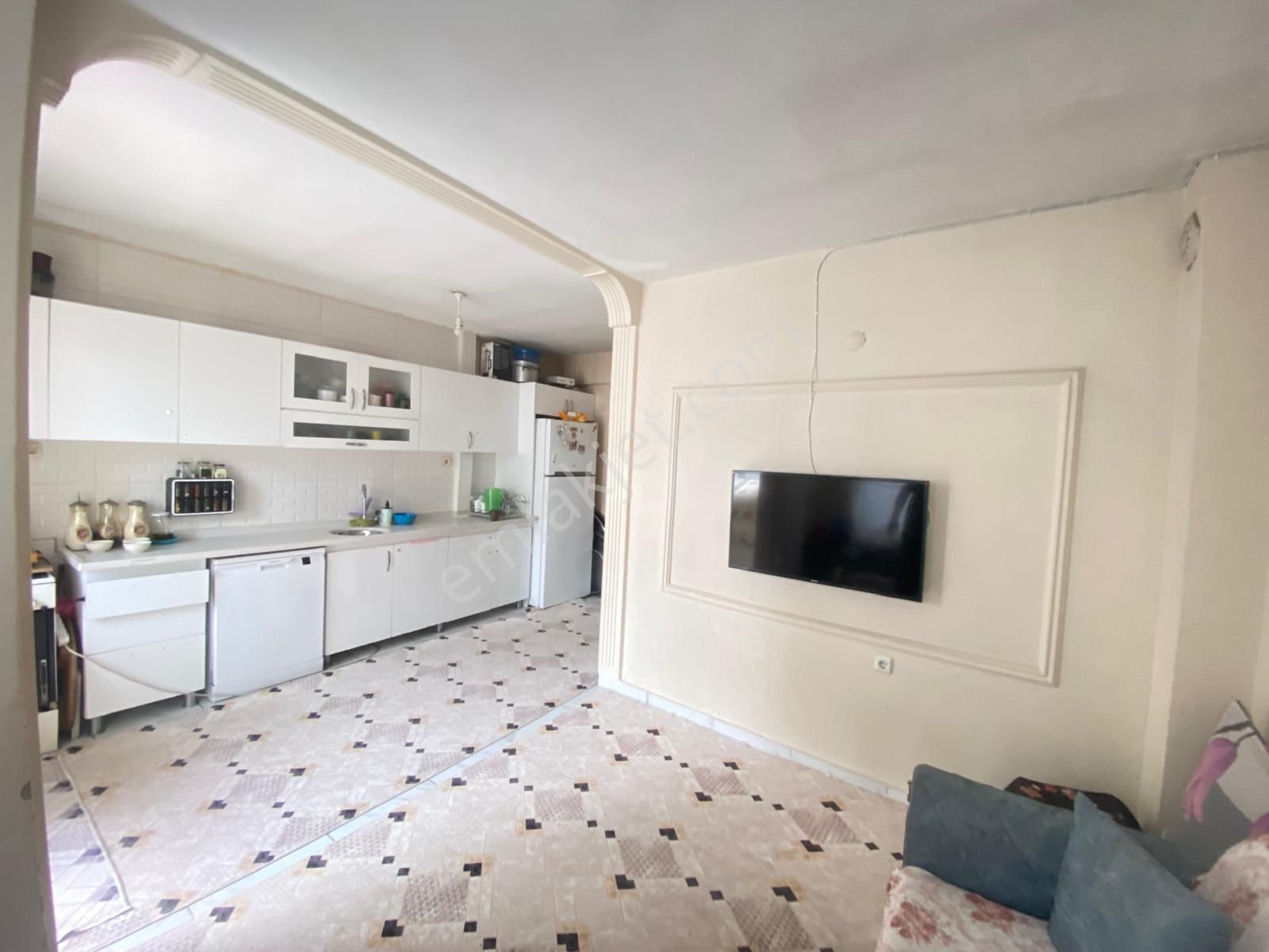 Prestij'den Bahçelievler'de Cadde Üzeri Tertemiz 3+1 Daire - Görsel 2