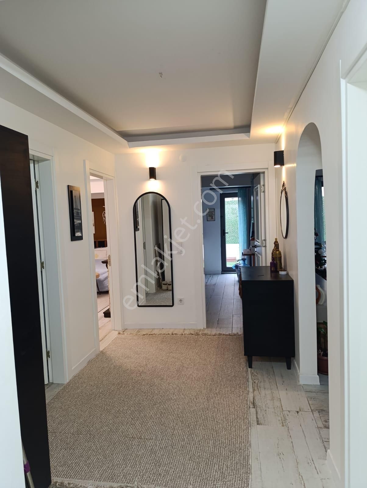 Ayvalık Aliçetinkaya'da Bahçeli Giriş Kat.2+1 Bakımlı Daire - Görsel 2