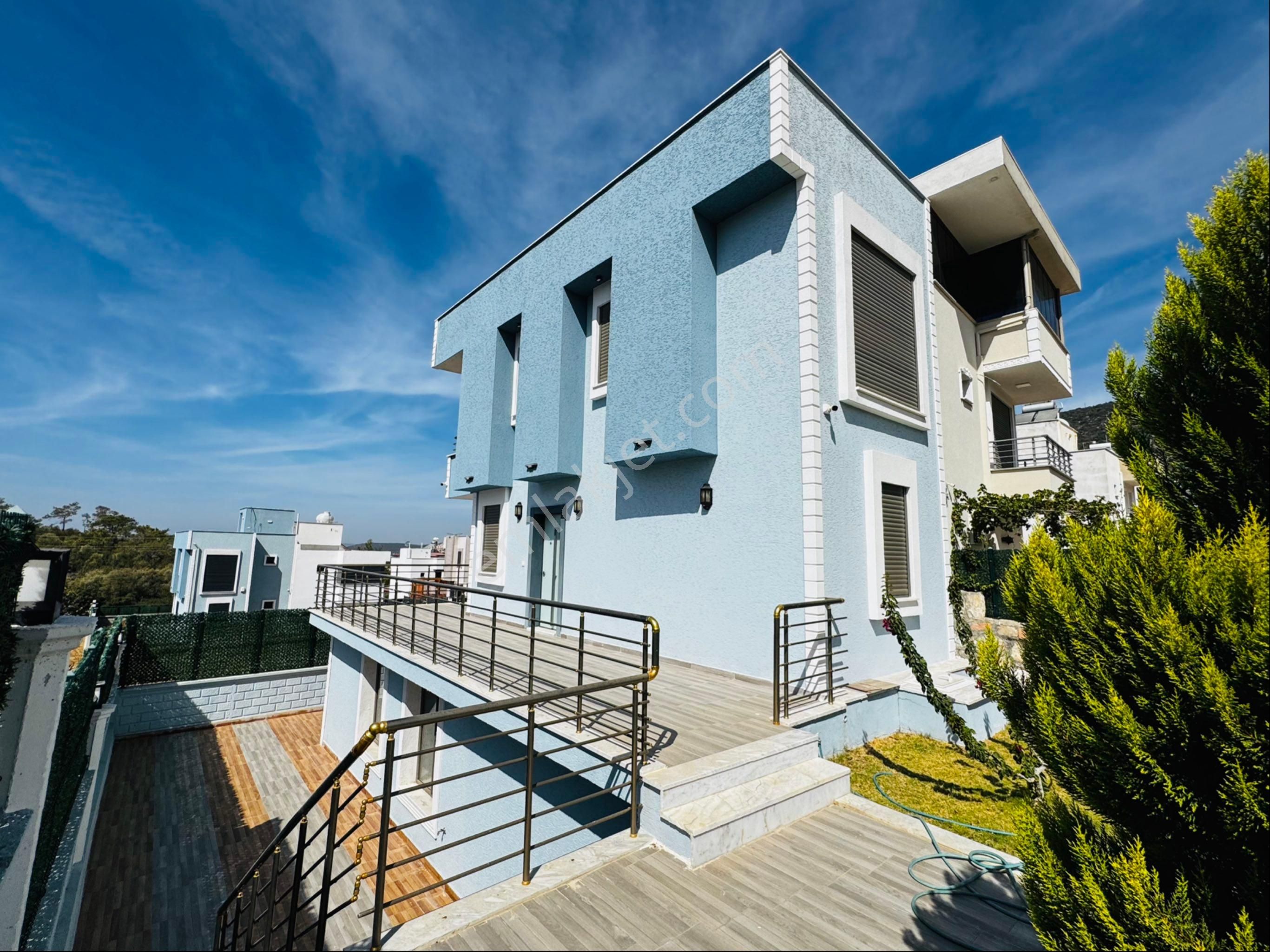 Didim Akbük’te Deniz Manzaralı | Geniş Bahçeli Villa + Ekstra Daire