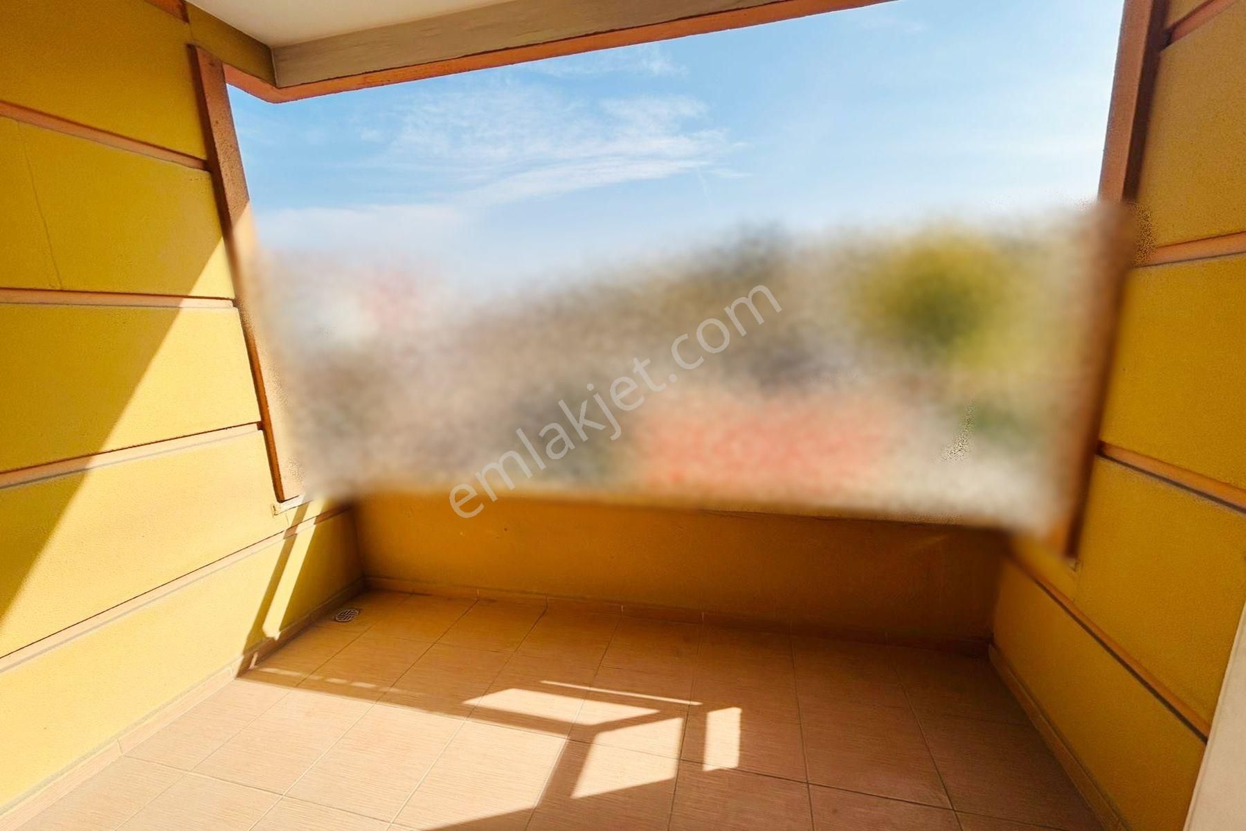 Hocalı Cd Üzerinde 2.kat Konumunda Manzaralı Fırsat Daire..! - Görsel 4