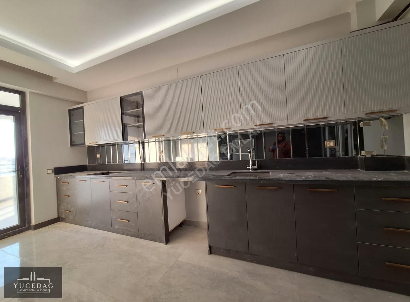 Gaziantep Fıstıklık Site İçerisinde 3+1 Satılık Lüks Daire...