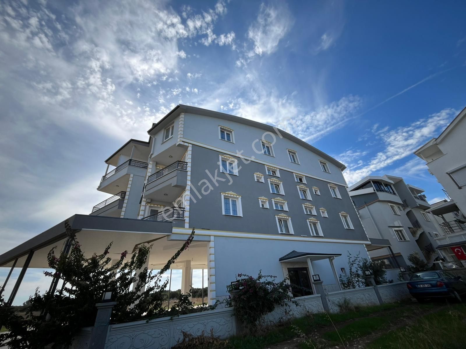 Didim Merkezde Asansörlü Sıfır 1.kat 1+1 Daire