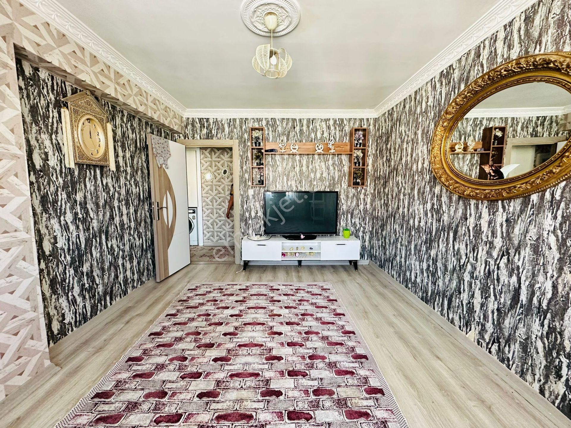 Beşikkaya'da Çift Girişli Asansörlü Full Yapılı 7+1 Satılık Dubleks !! - Görsel 14