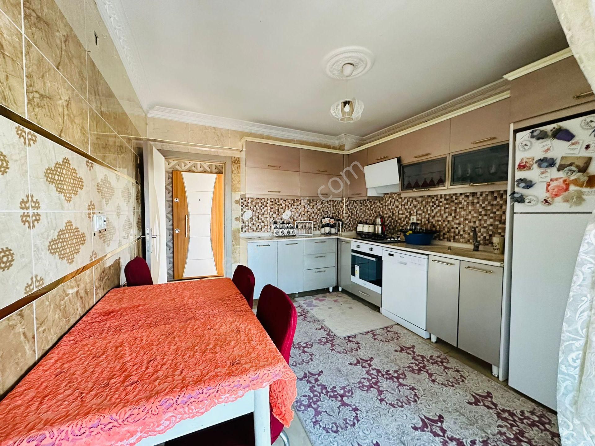 Beşikkaya'da Çift Girişli Asansörlü Full Yapılı 7+1 Satılık Dubleks !! - Görsel 6