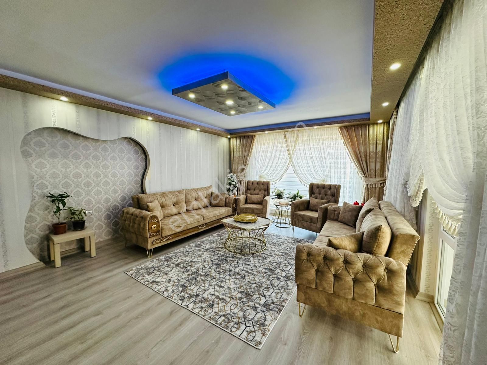 Beşikkaya'da Çift Girişli Asansörlü Full Yapılı 7+1 Satılık Dubleks !! - Görsel 2