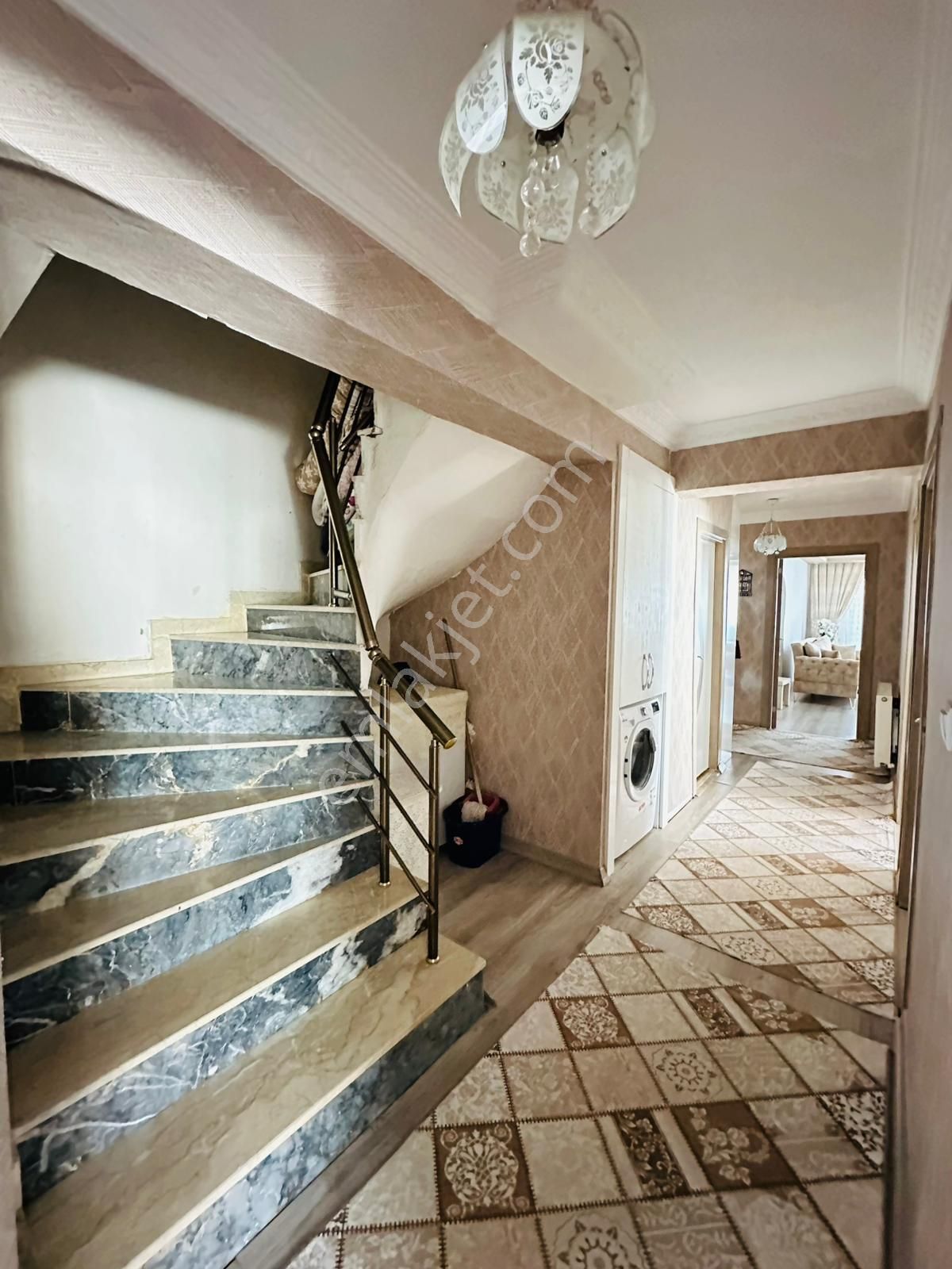 Beşikkaya'da Çift Girişli Asansörlü Full Yapılı 7+1 Satılık Dubleks !! - Görsel 23