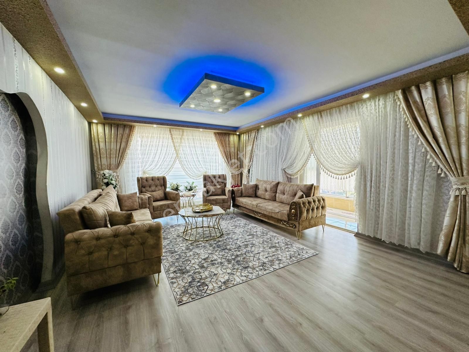 Beşikkaya'da Çift Girişli Asansörlü Full Yapılı 7+1 Satılık Dubleks !!