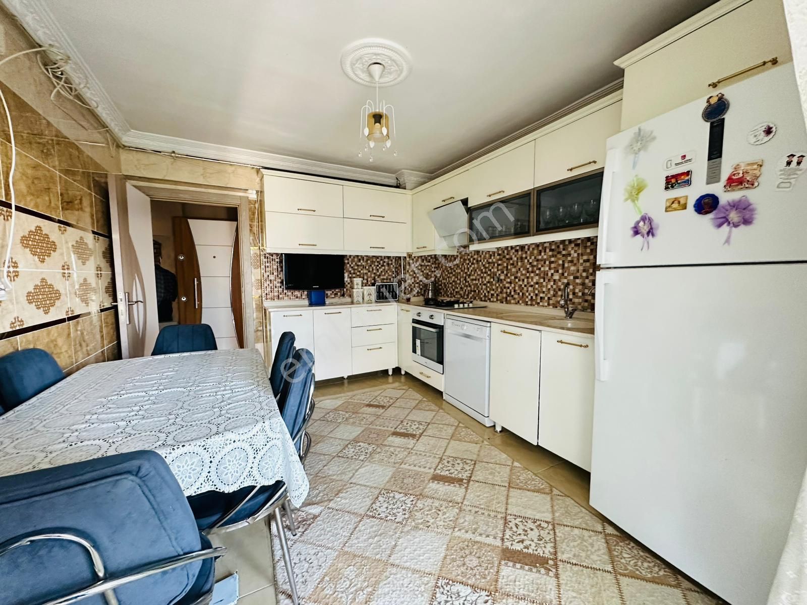 Beşikkaya'da Çift Girişli Asansörlü Full Yapılı 7+1 Satılık Dubleks !! - Görsel 4