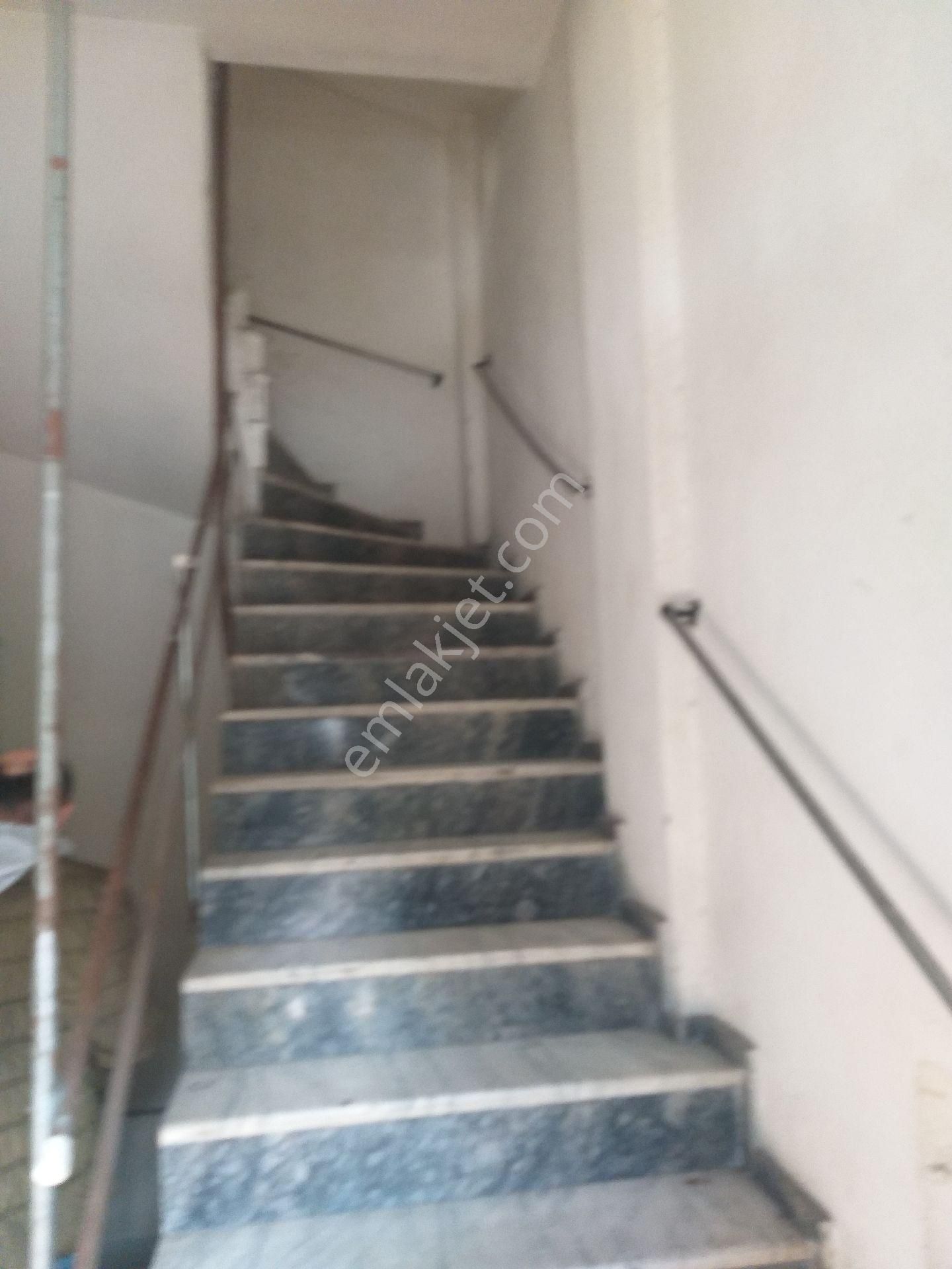 Karabağlar Sanayide 4.5 Katlı İcten Asansörlü Komple Bina Satııl - Görsel 8