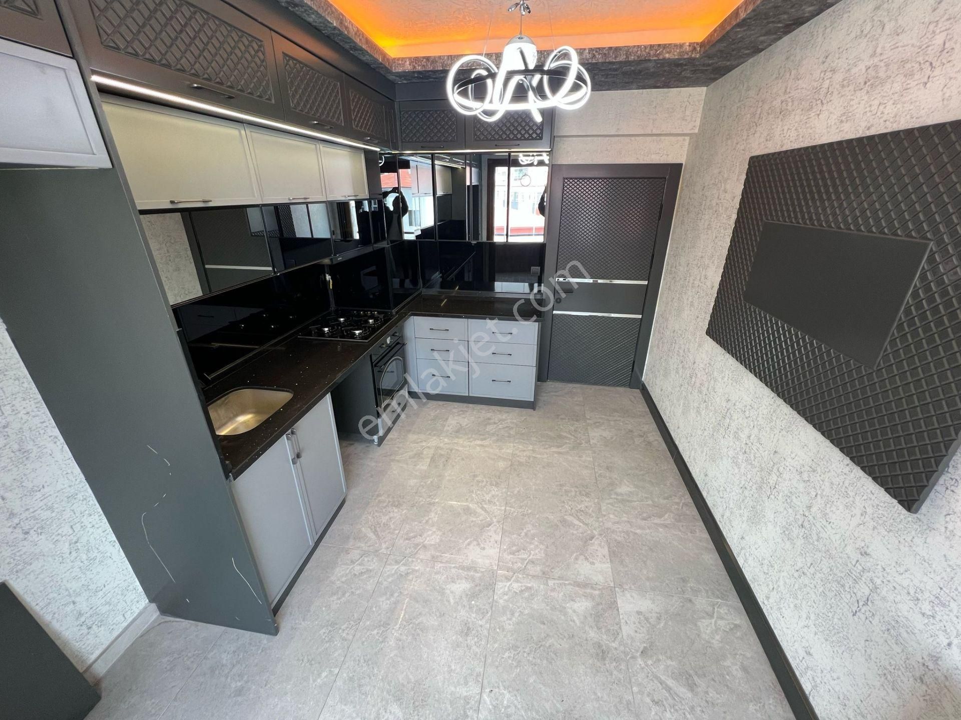 Etlik'te Site İçerisinde Lüks Yapılı Teras Balkonlu 3+1 - Görsel 2