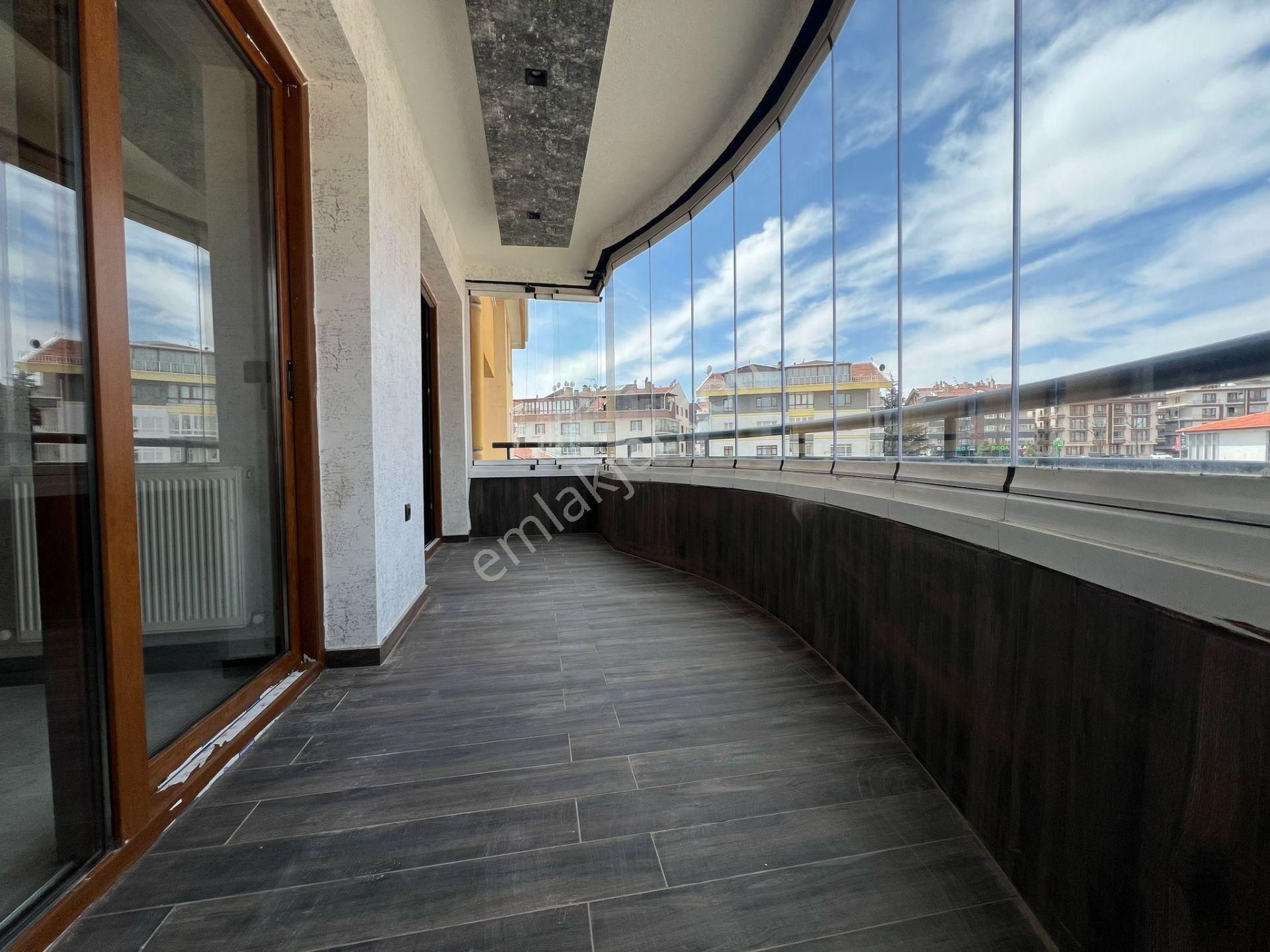 Etlik'te Site İçerisinde Lüks Yapılı Teras Balkonlu 3+1 - Görsel 33