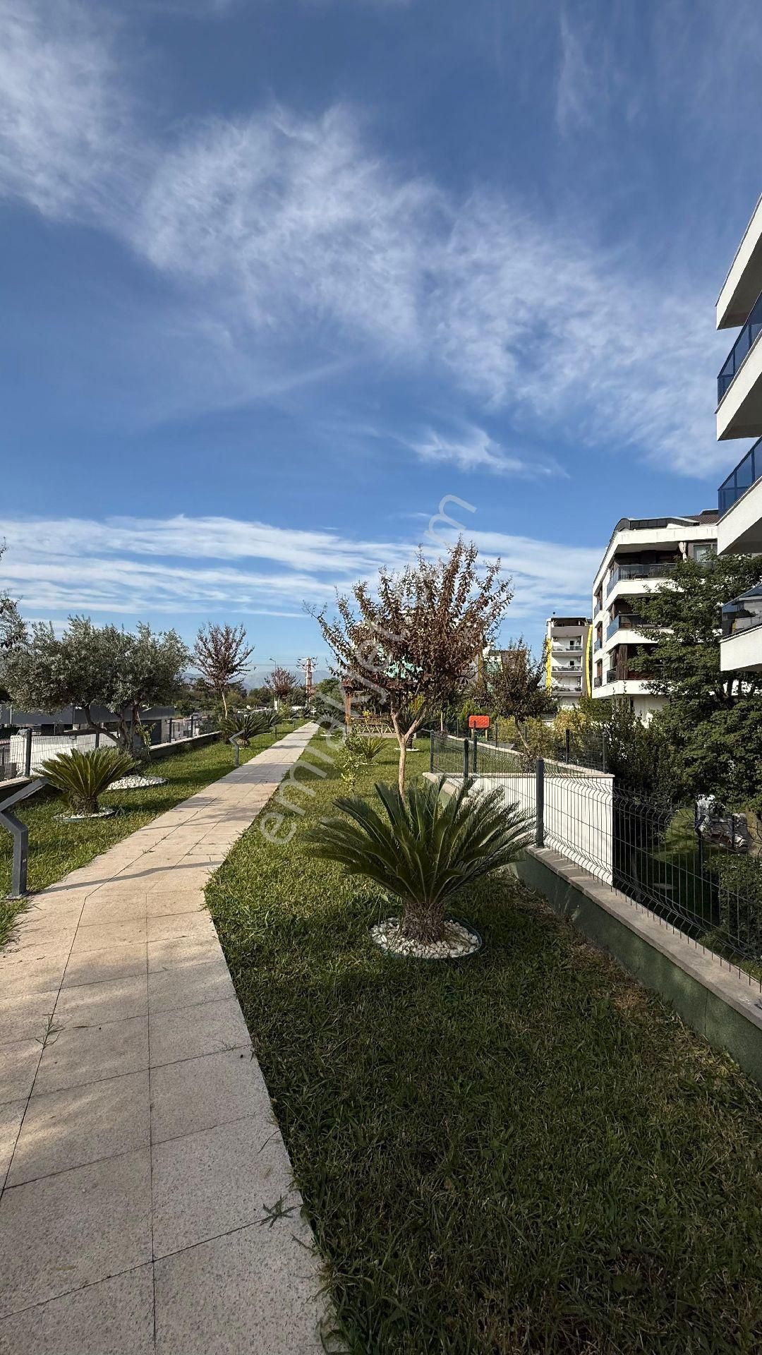 Uncalı’nın En Prestijli Sitesinde,lüx 3+1,yüzme Havuzlu,saunalı,ayrı Mutfaklı Daire