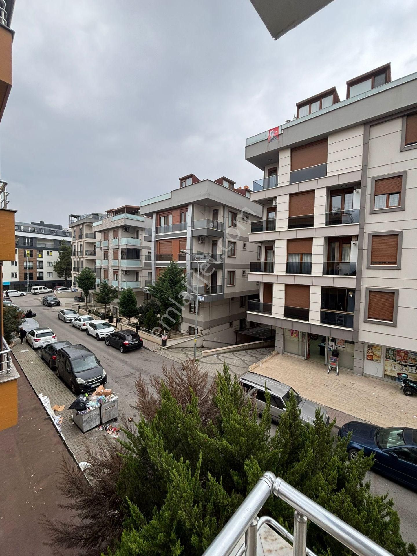 Küçükyalıda Metroya Yakın 10 Yıllık Binada Balkonlu 2+1 - Görsel 17