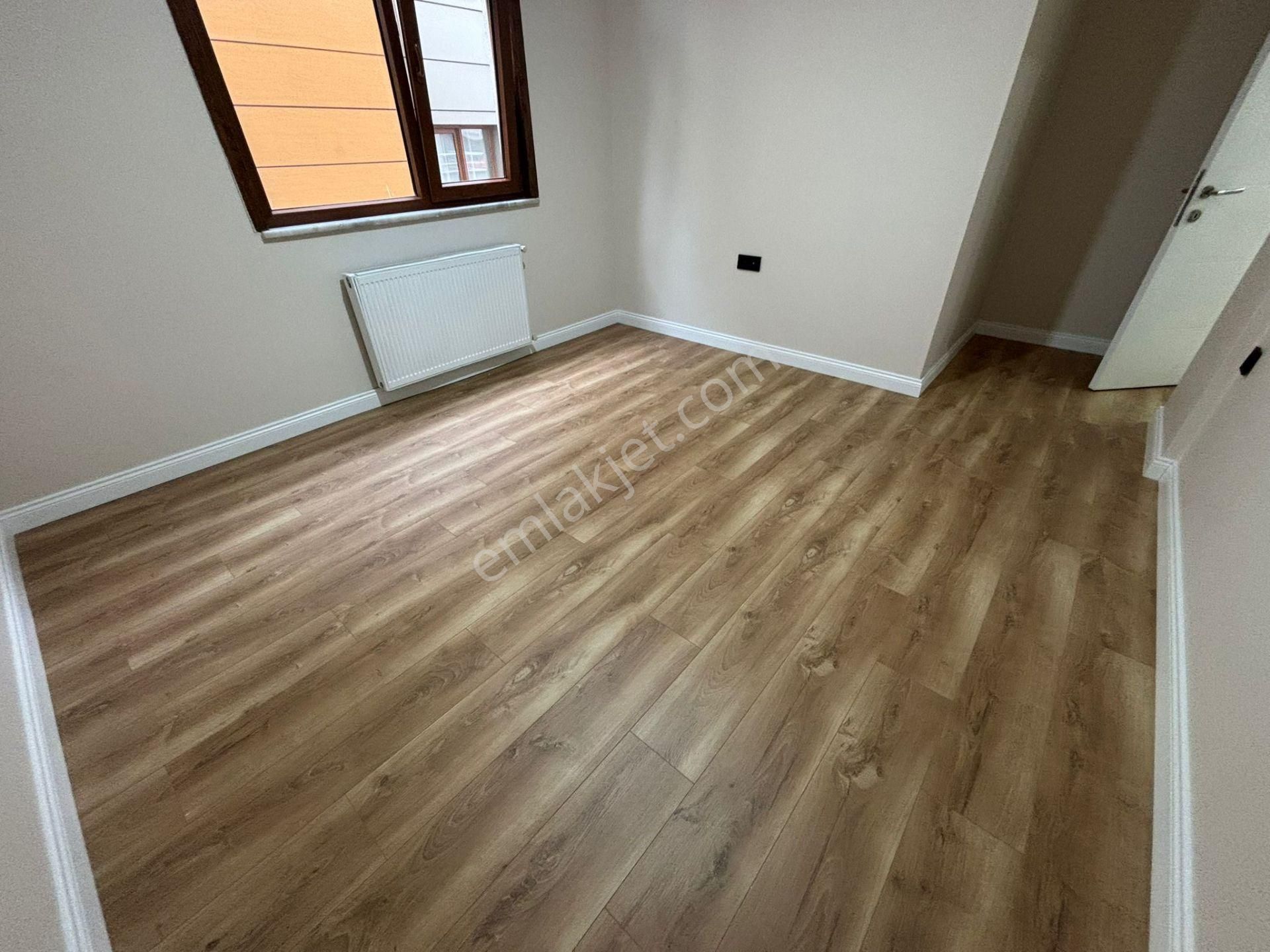 Küçükyalıda Metroya Yakın 10 Yıllık Binada Balkonlu 2+1 - Görsel 5