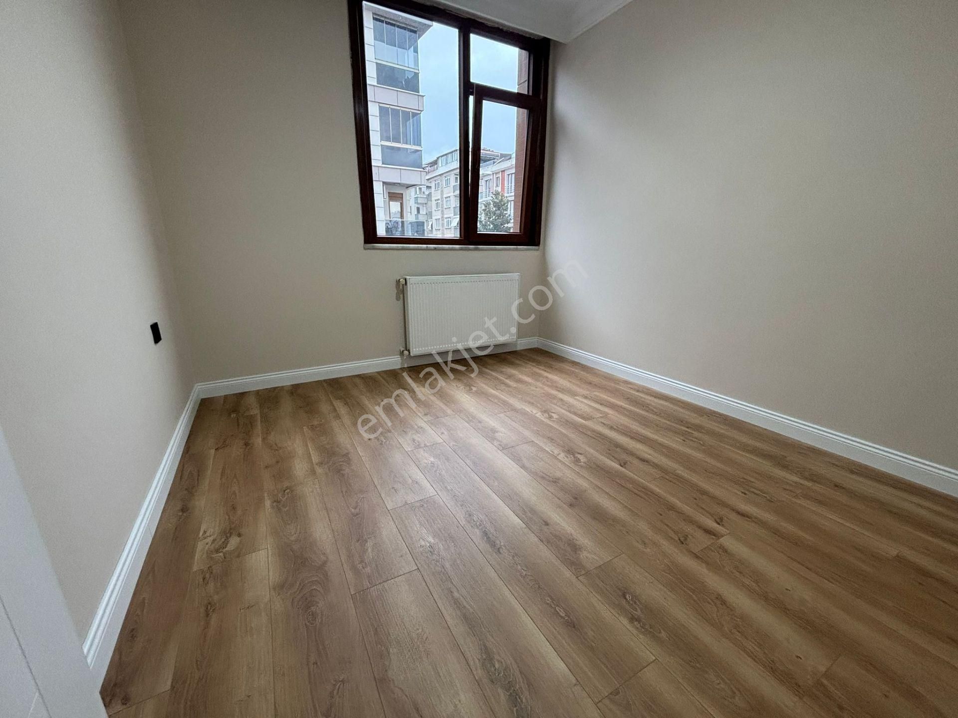 Küçükyalıda Metroya Yakın 10 Yıllık Binada Balkonlu 2+1 - Görsel 16