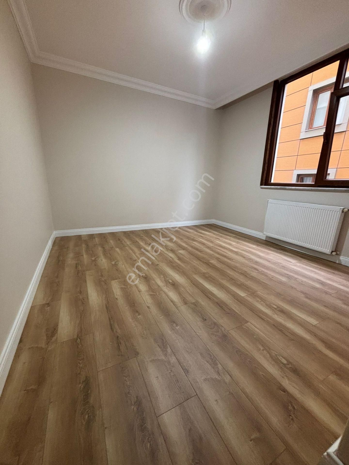 Küçükyalıda Metroya Yakın 10 Yıllık Binada Balkonlu 2+1 - Görsel 12