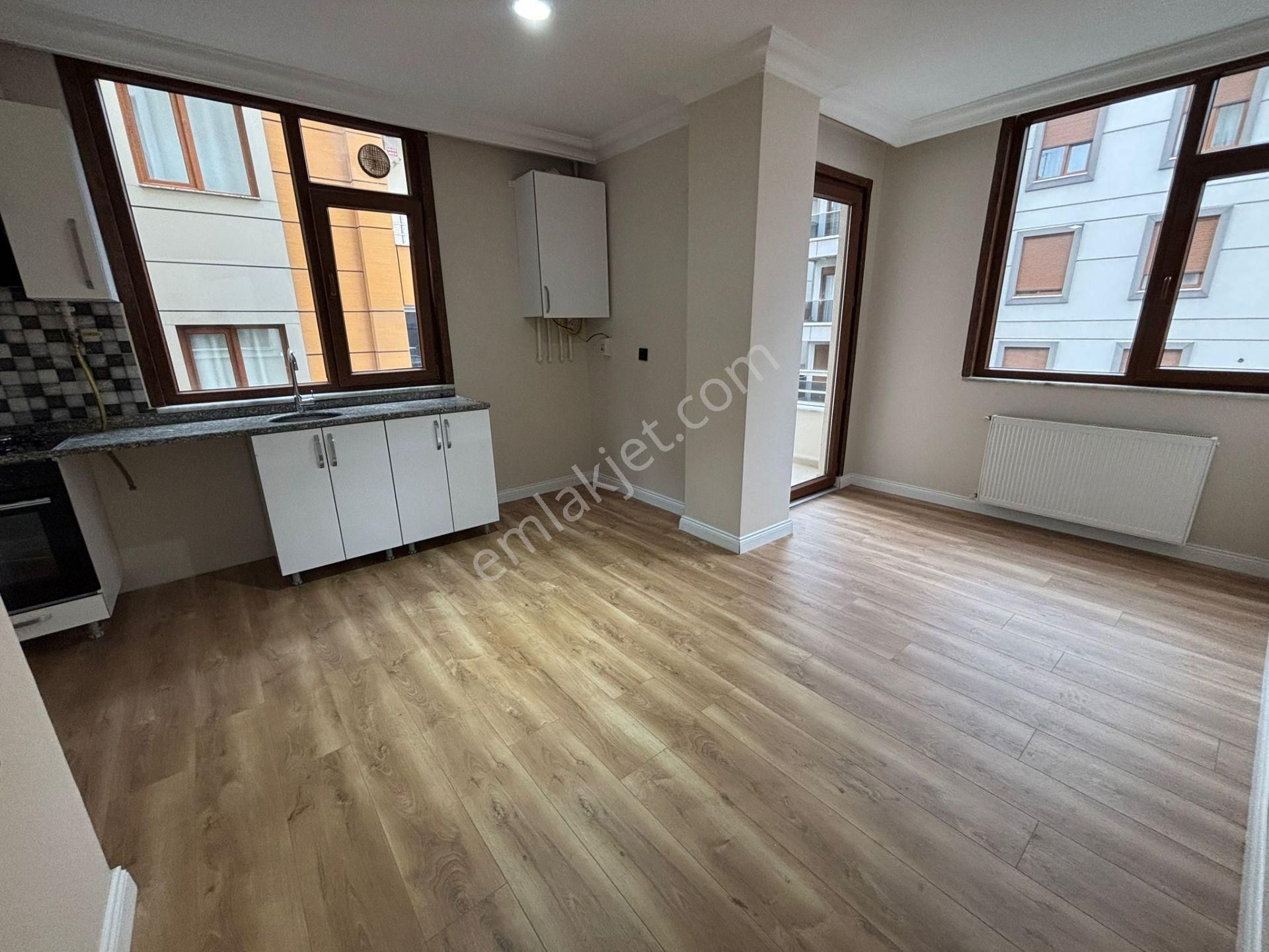 Küçükyalıda Metroya Yakın 10 Yıllık Binada Balkonlu 2+1 - Görsel 10