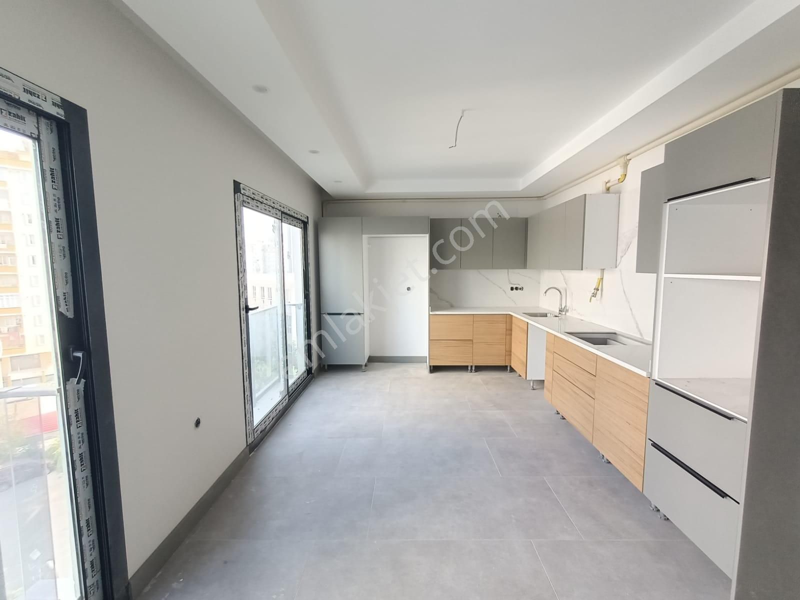 İz'den Bulvar Üzeri Sıfır Ful Cephe Açık Bölgesinde Tek - Görsel 8