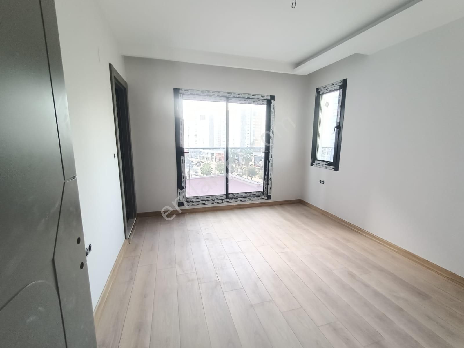 İz'den Bulvar Üzeri Sıfır Ful Cephe Açık Bölgesinde Tek - Görsel 24