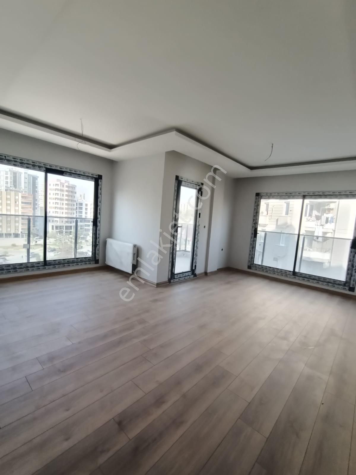 İz'den Bulvar Üzeri Sıfır Ful Cephe Açık Bölgesinde Tek - Görsel 12