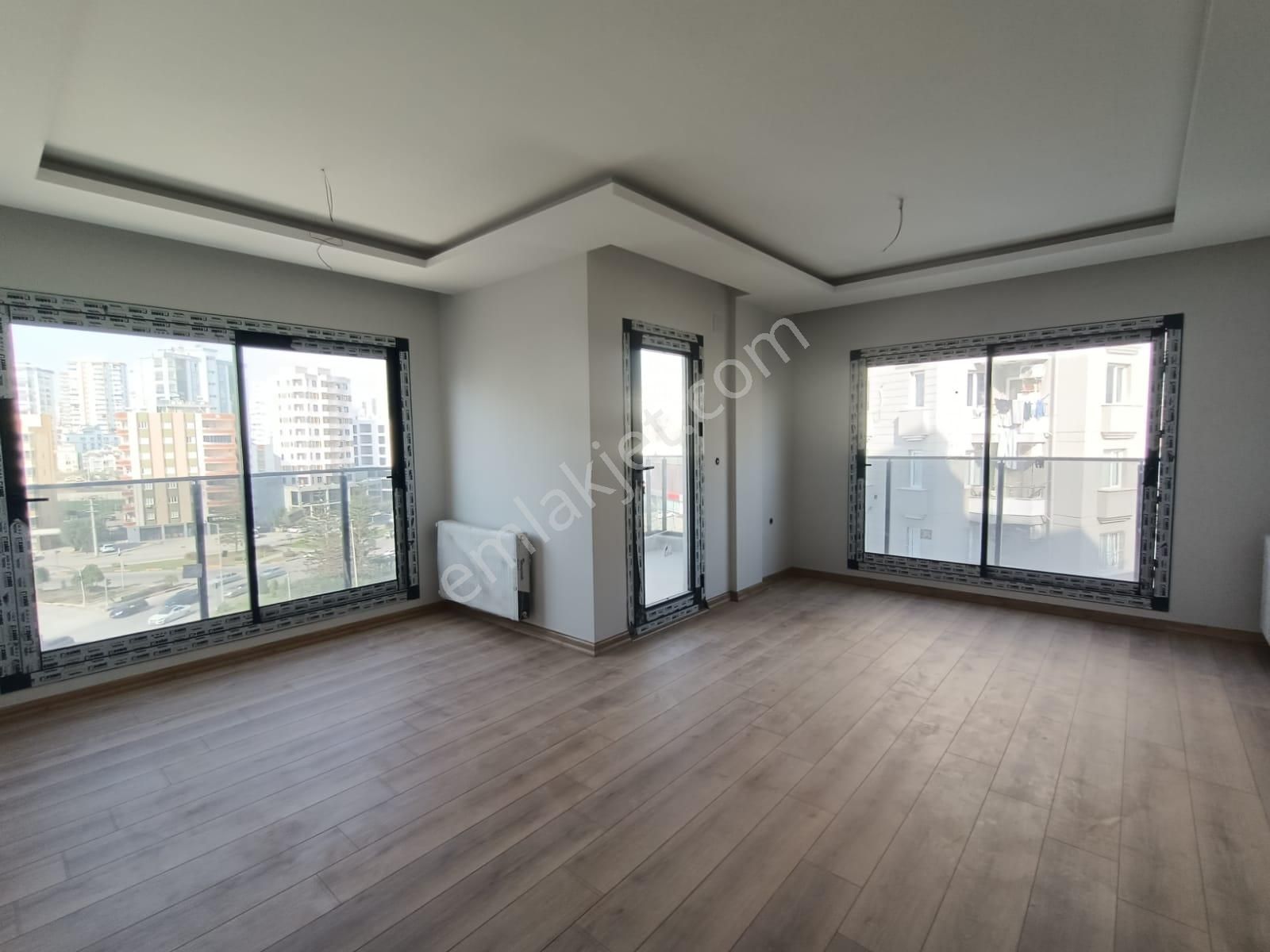 İz'den Bulvar Üzeri Sıfır Ful Cephe Açık Bölgesinde Tek - Görsel 11