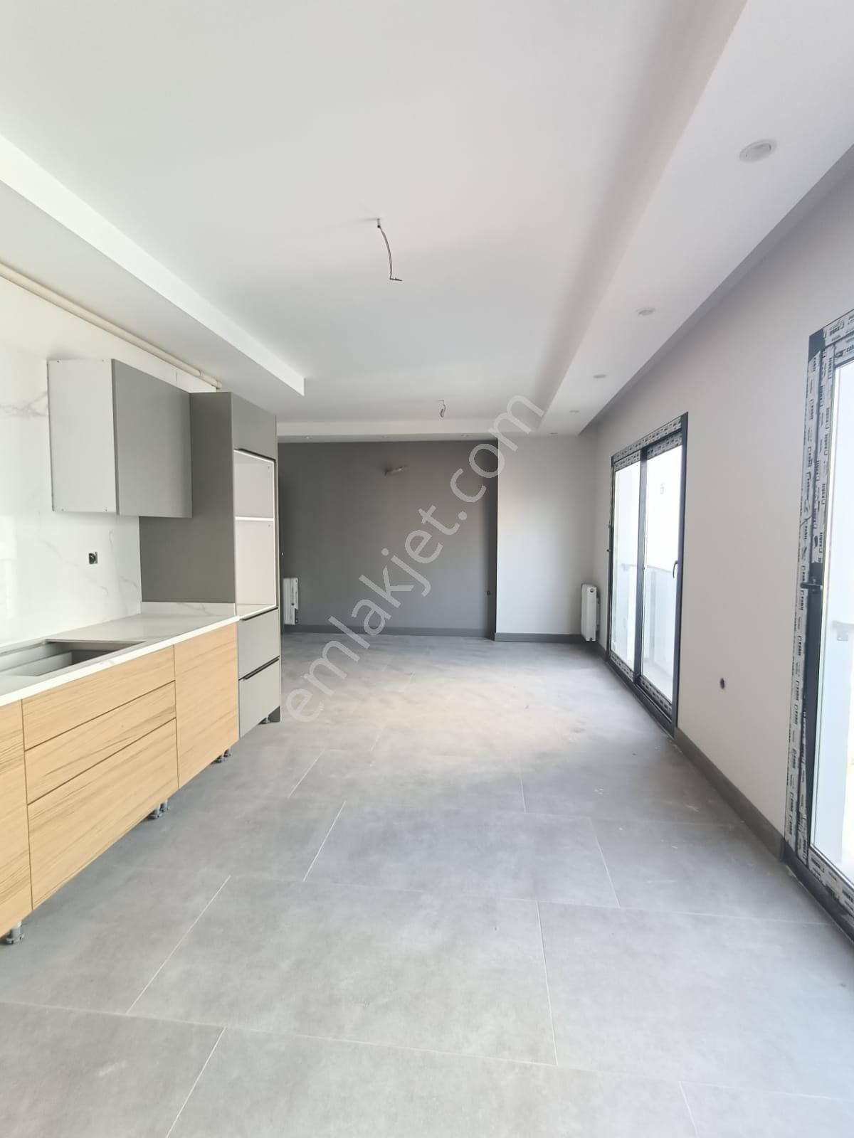 İz'den Bulvar Üzeri Sıfır Ful Cephe Açık Bölgesinde Tek - Görsel 5