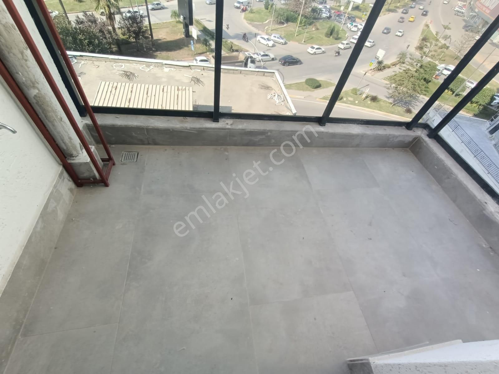 İz'den Bulvar Üzeri Sıfır Ful Cephe Açık Bölgesinde Tek - Görsel 14