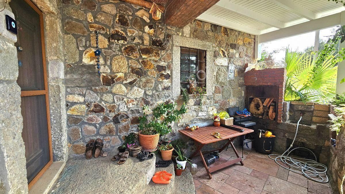 Bodrum Gümüşlük Merkezde Satılık 1+1 Taş Ev - Görsel 17