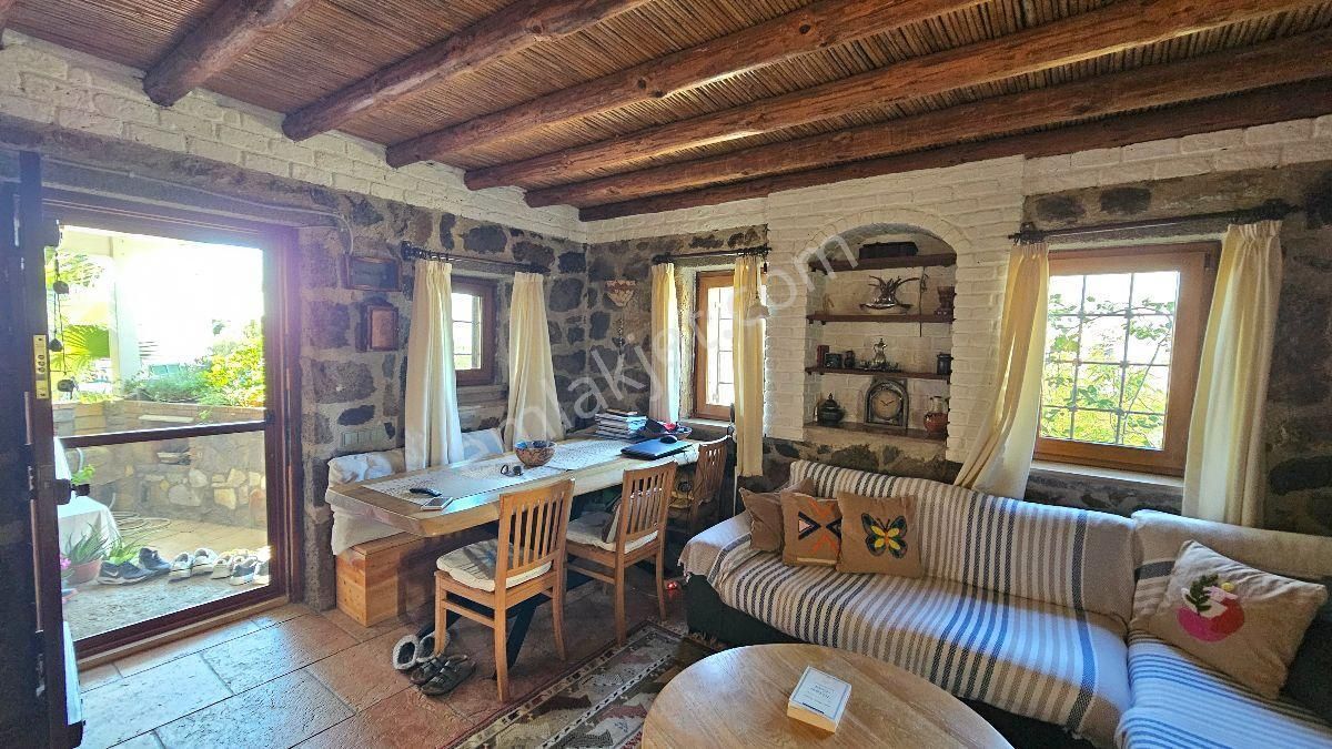 Bodrum Gümüşlük Merkezde Satılık 1+1 Taş Ev - Görsel 5