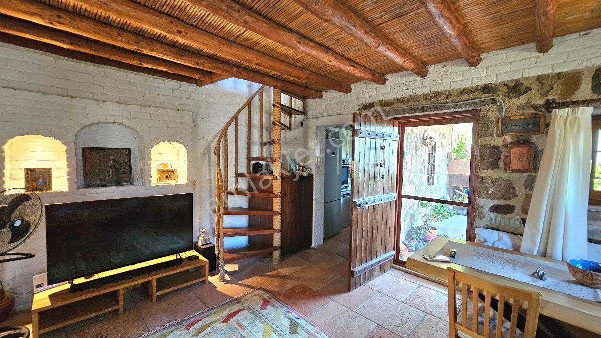 Bodrum Gümüşlük Merkezde Satılık 1+1 Taş Ev - Görsel 3