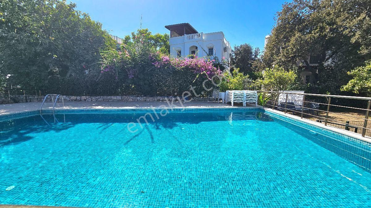 Bodrum Küçükbükte Satılık Havuzlu Sitede 2+1 Geniş Bahçeli Daire - Görsel 3