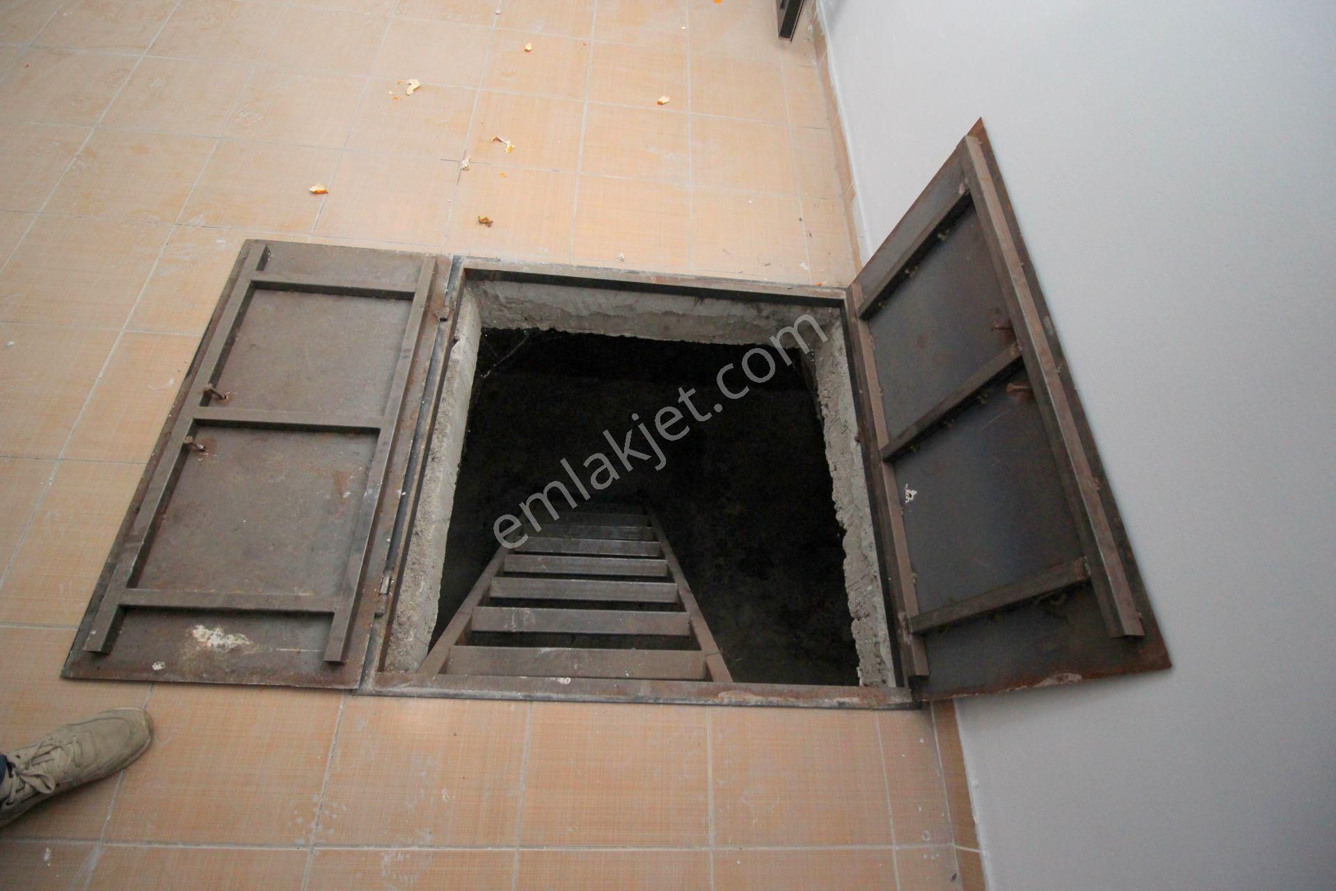 Emre Emlak'tan Alsancak'ta Depolu Kiralık Dükkan - Görsel 16