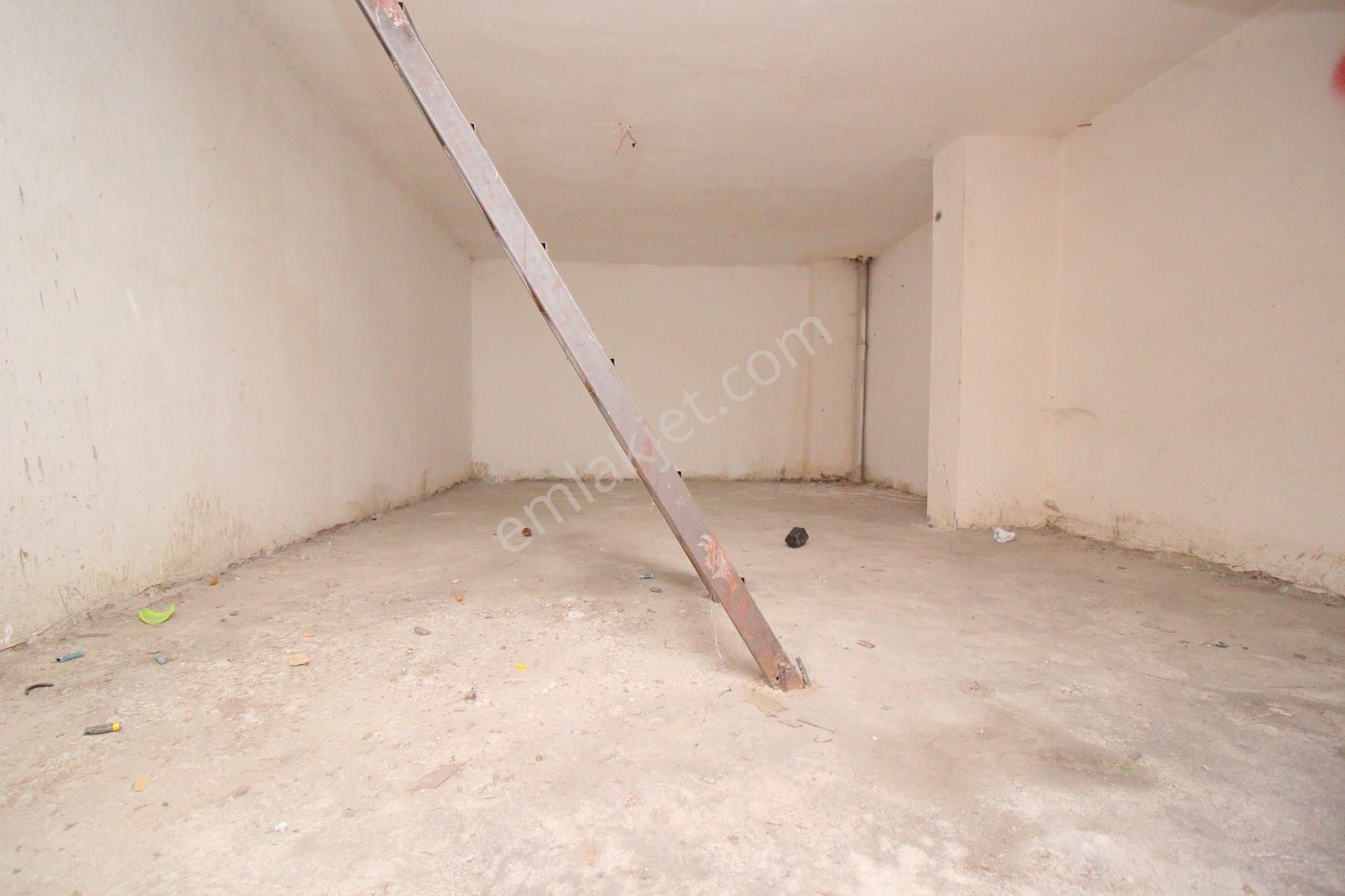 Emre Emlak'tan Alsancak'ta Depolu Kiralık Dükkan - Görsel 17