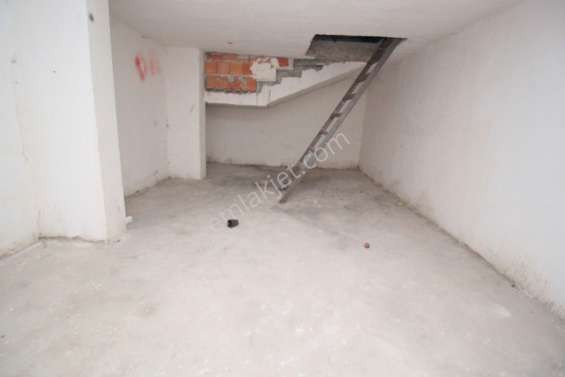 Emre Emlak'tan Alsancak'ta Depolu Kiralık Dükkan - Görsel 18