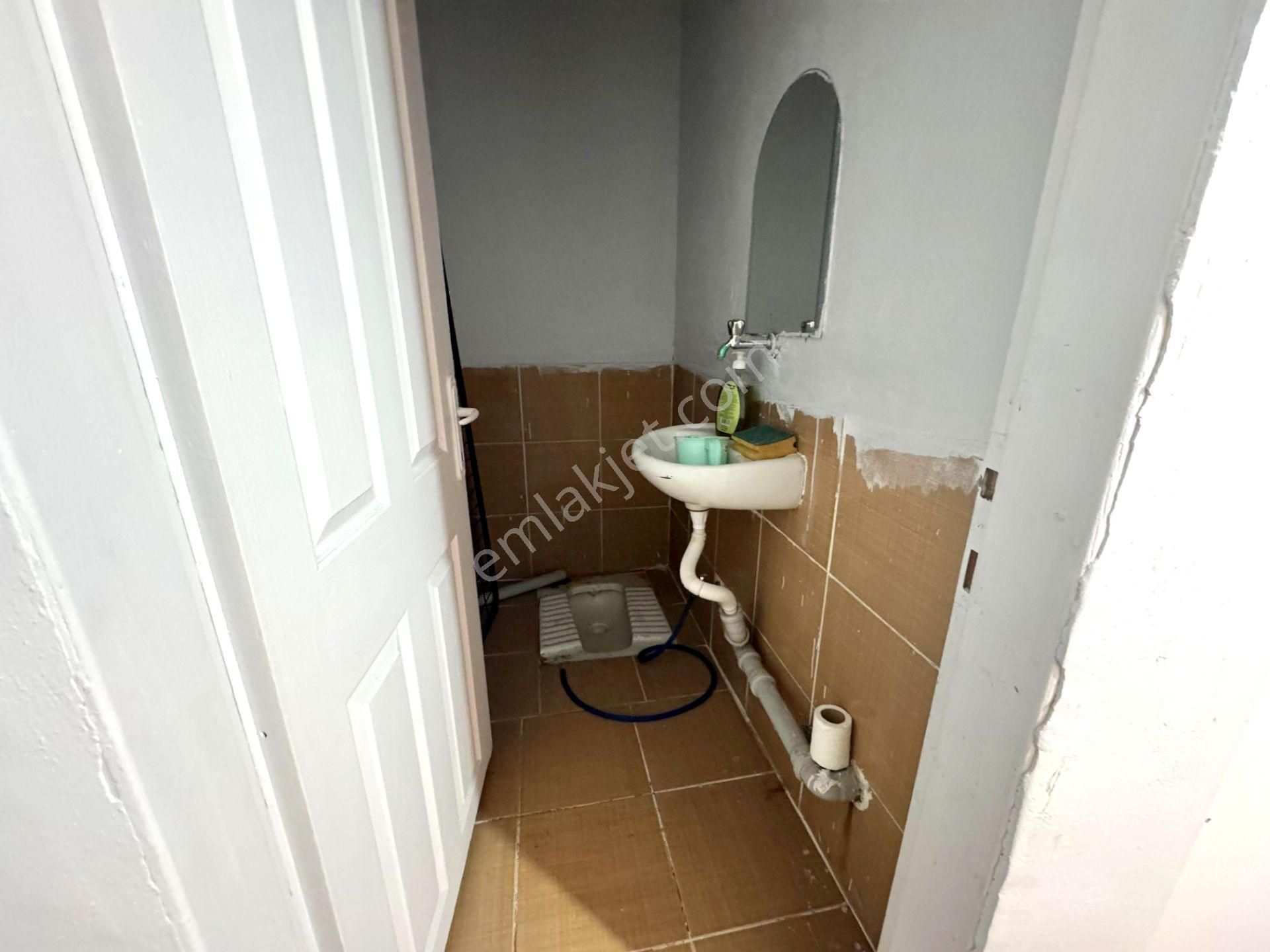 Emre Emlak'tan Alsancak'ta Depolu Kiralık Dükkan - Görsel 14