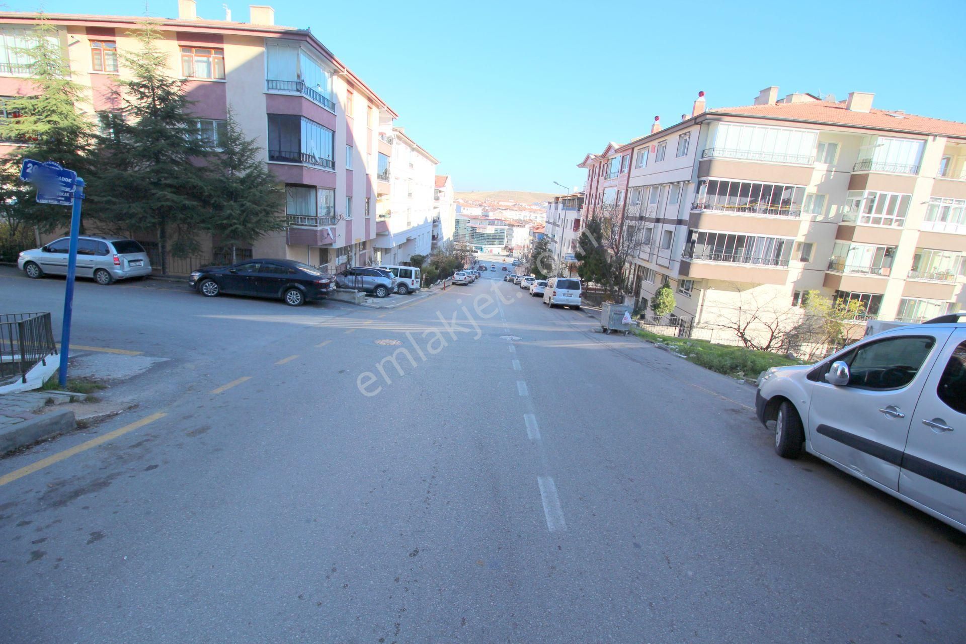 Emre Emlak'tan Alsancak'ta Depolu Kiralık Dükkan - Görsel 22