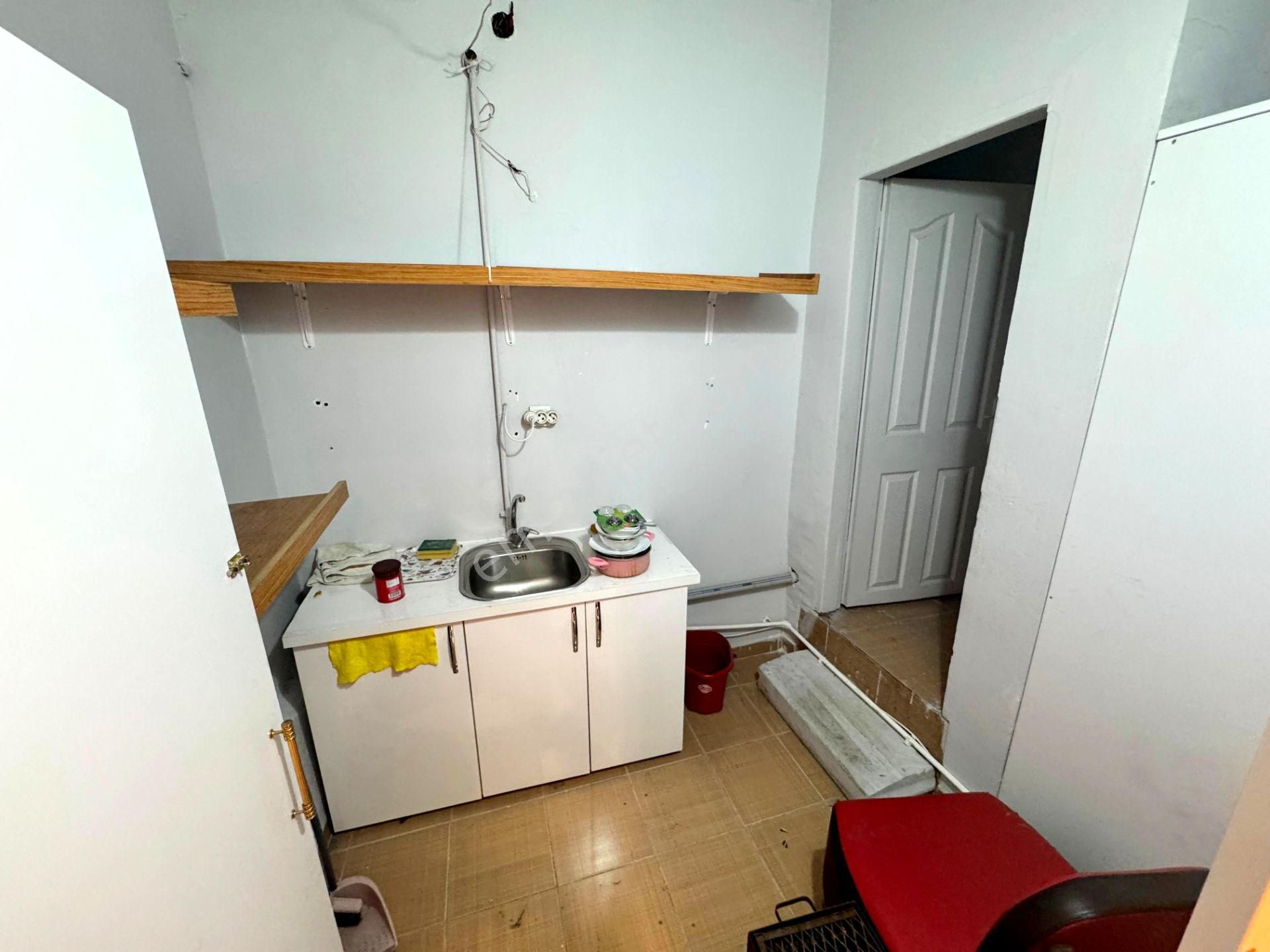 Emre Emlak'tan Alsancak'ta Depolu Kiralık Dükkan - Görsel 15